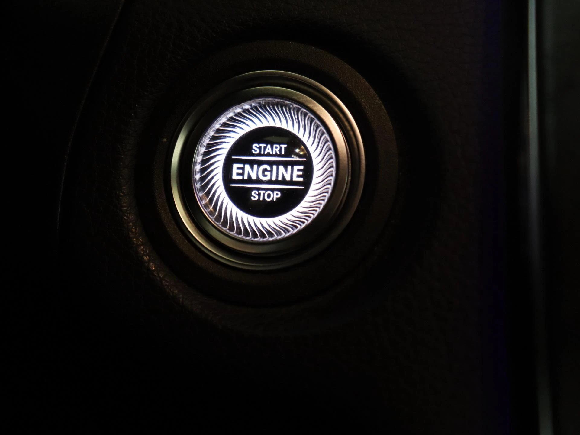 Mercedes-Benz-GLC-image-21