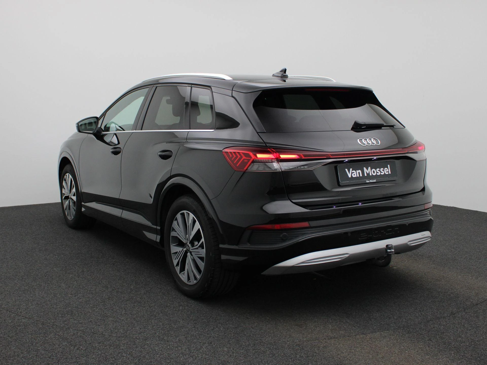 Audi-Q4 e-tron-image-2