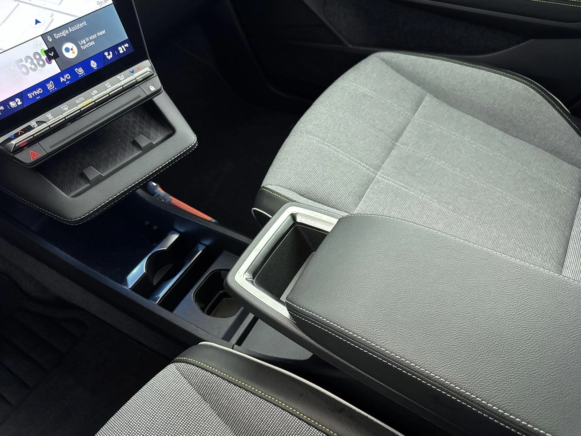 Renault-Megane E-Tech-image-12