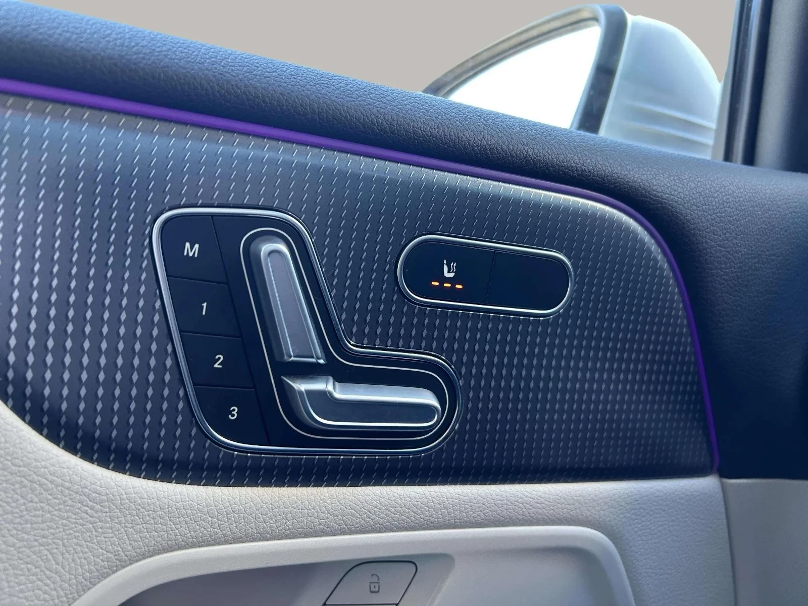 Mercedes-Benz-EQB-image-10