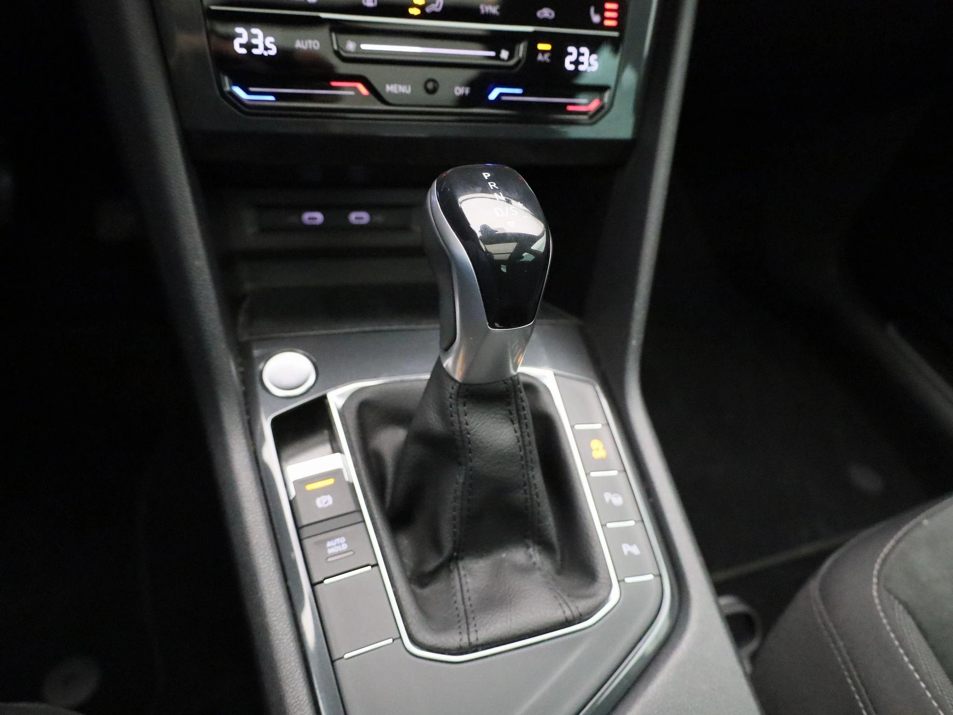 Volkswagen-Tiguan-image-22