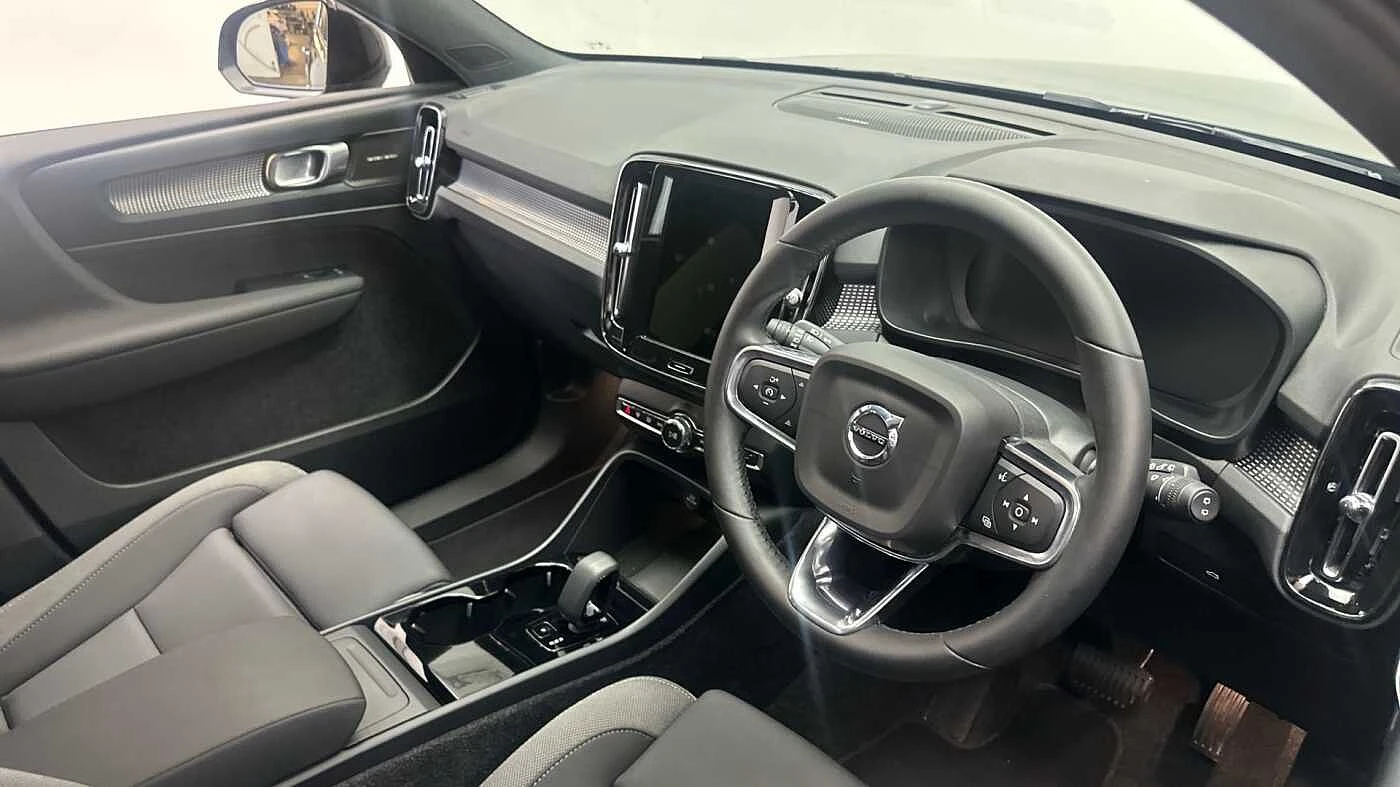 Volvo-EX40-image-4