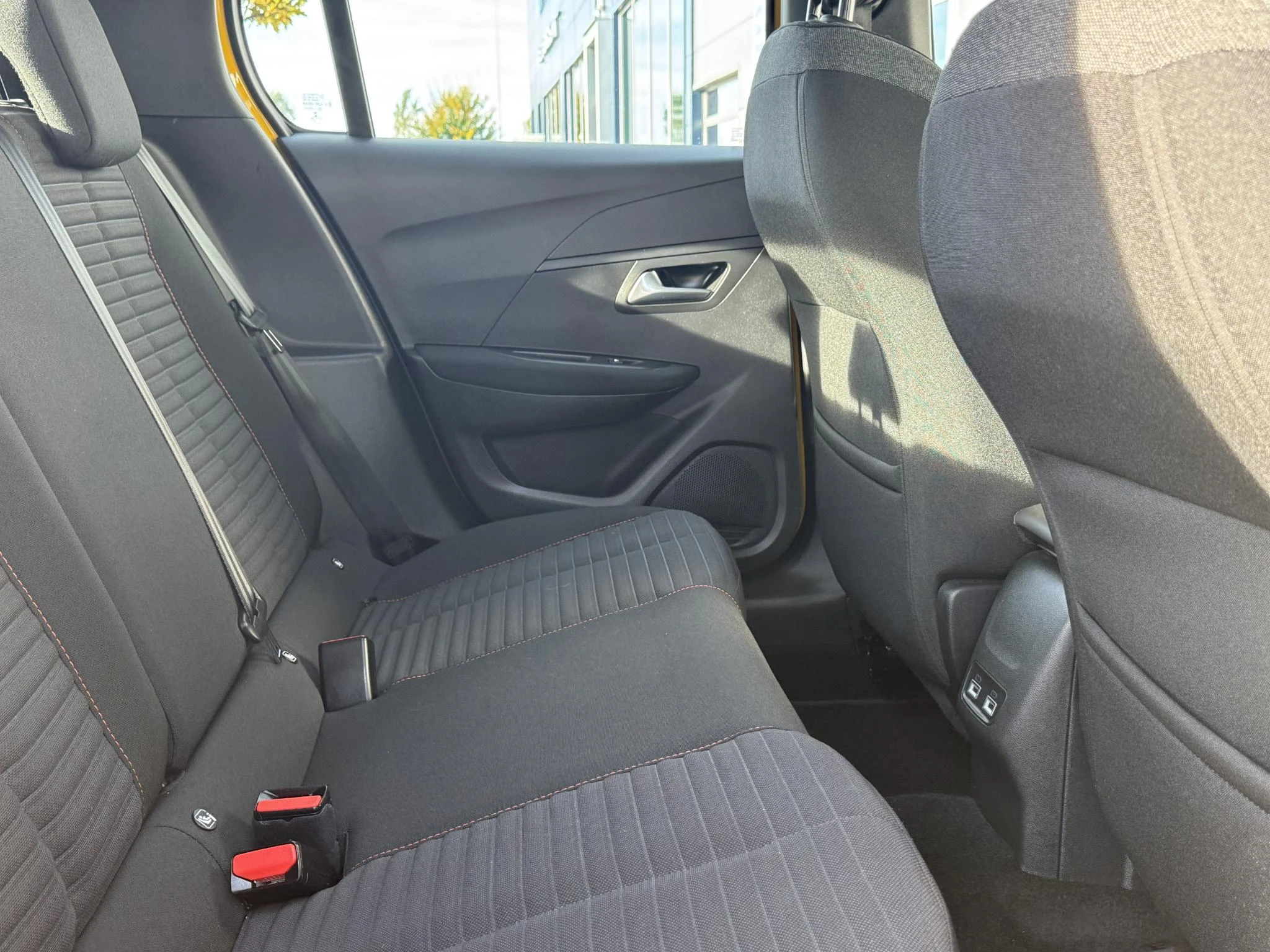 Peugeot-e-208-image-22