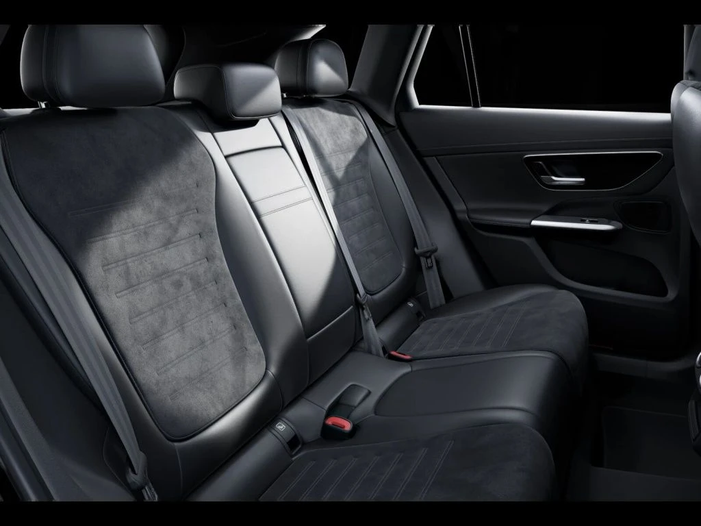 Mercedes-Benz-GLC 300 d-image-10