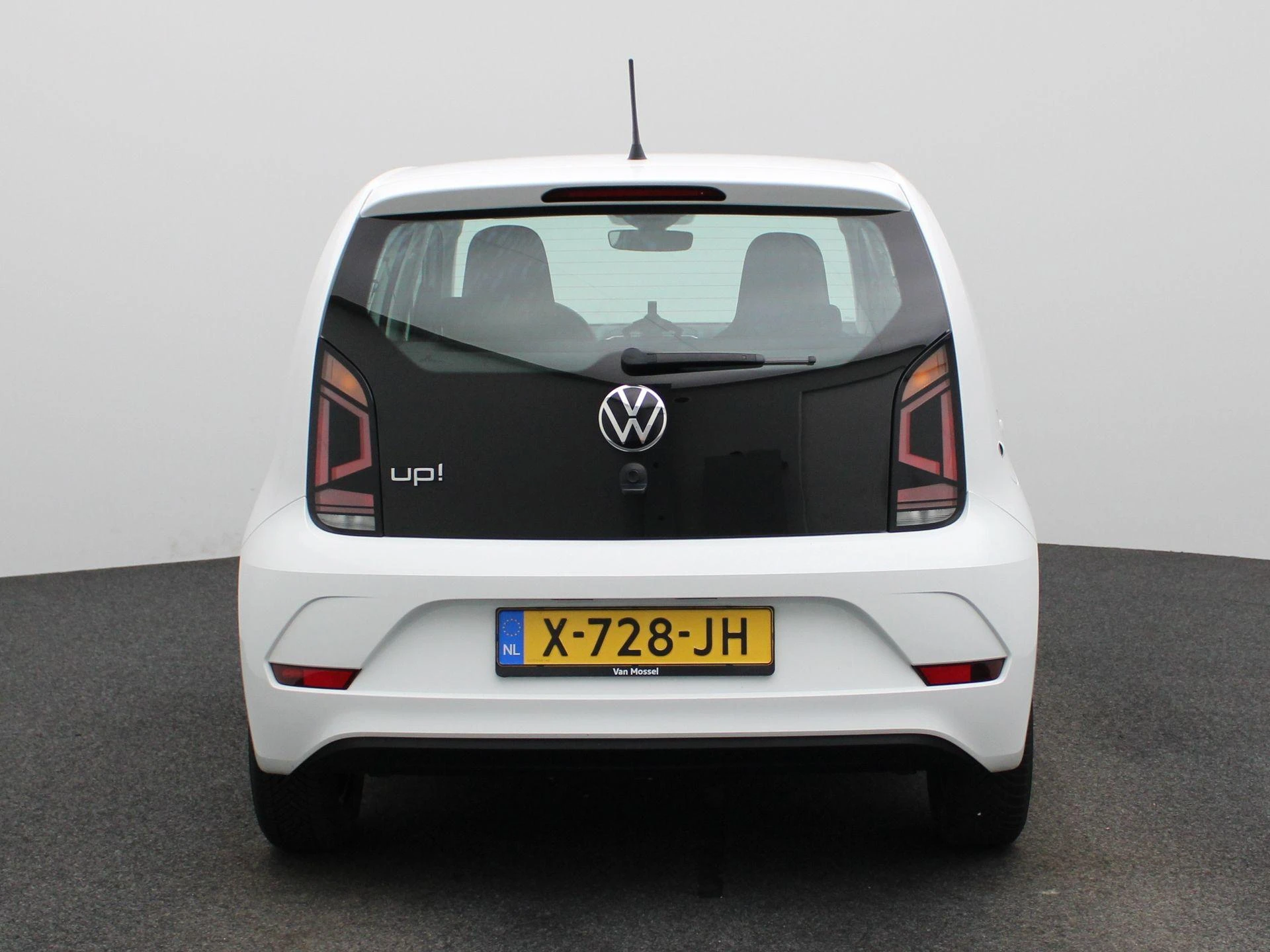 Volkswagen-up!-image-4