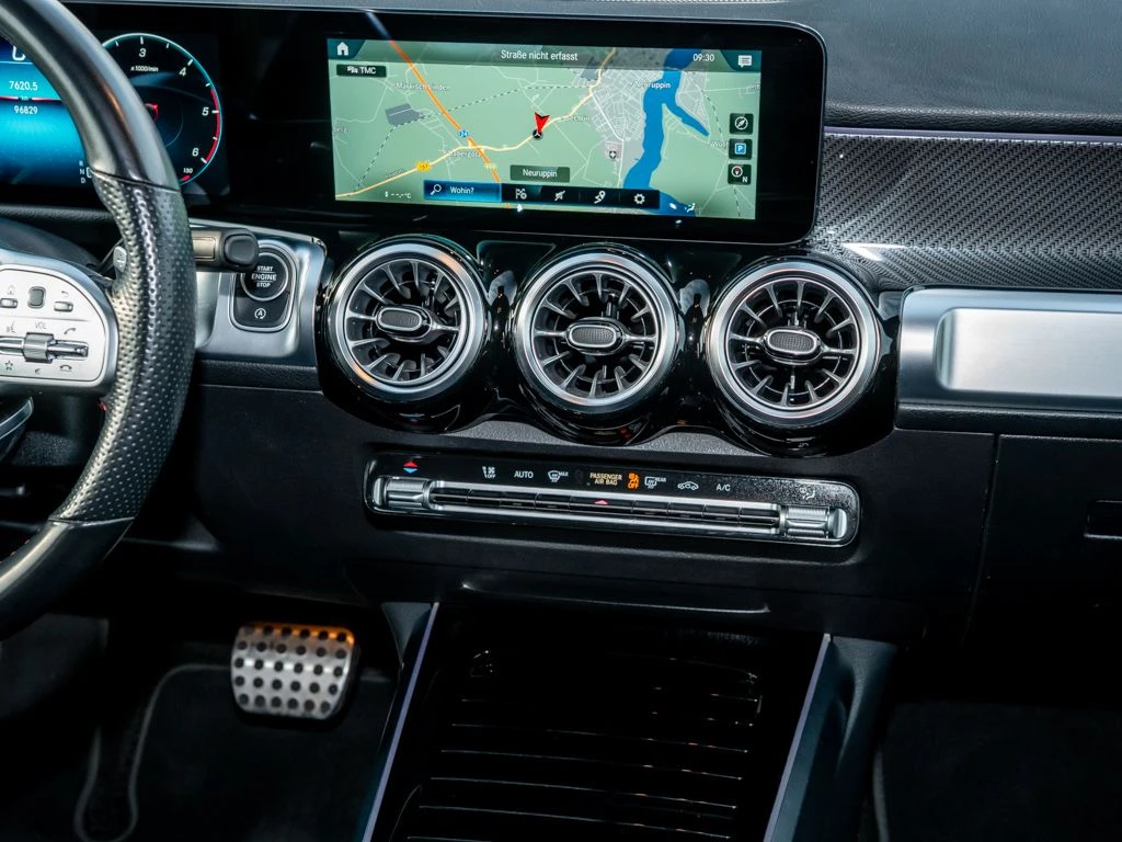 Mercedes-Benz-GLB 200 d-image-10