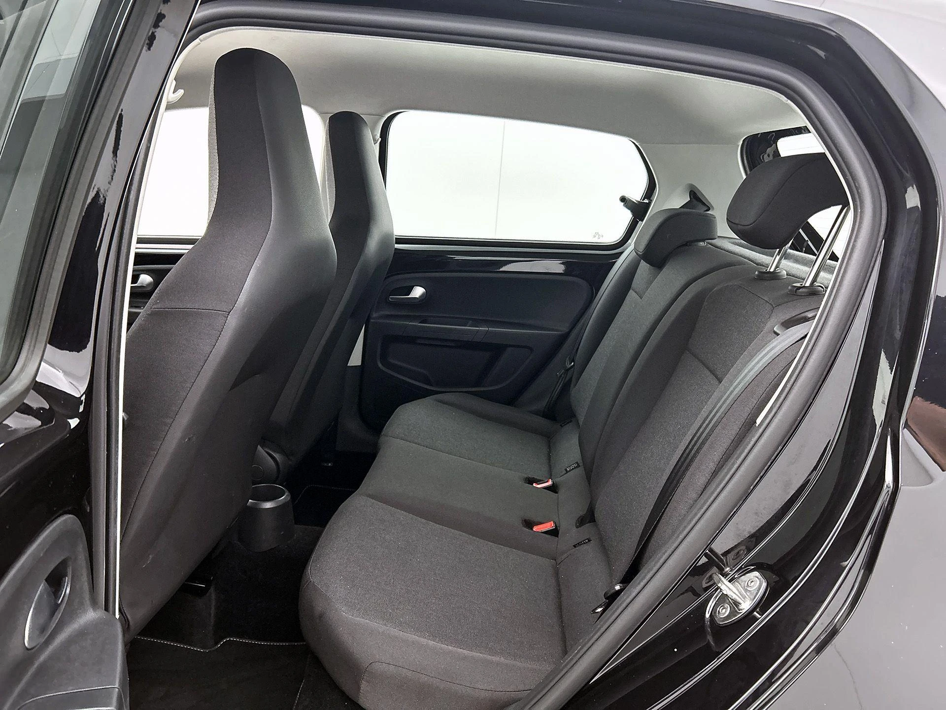 Volkswagen-up!-image-25