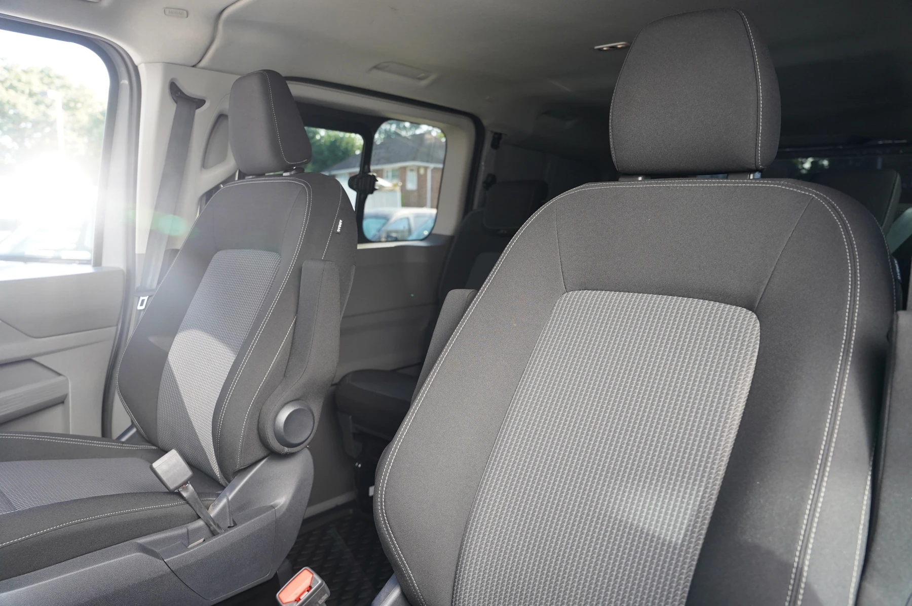 Volkswagen-Transporter-image-21