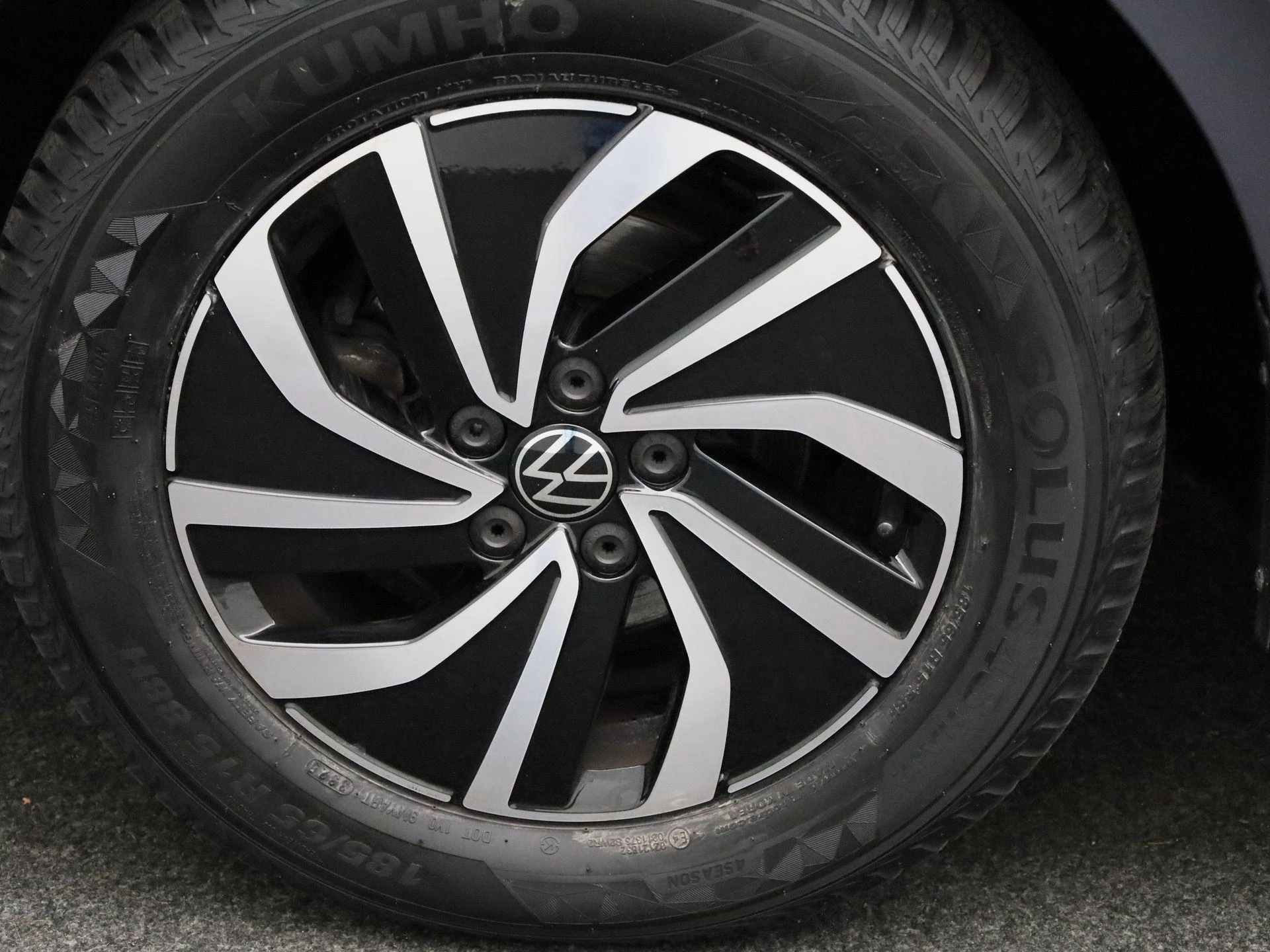 Volkswagen-Polo-image-12