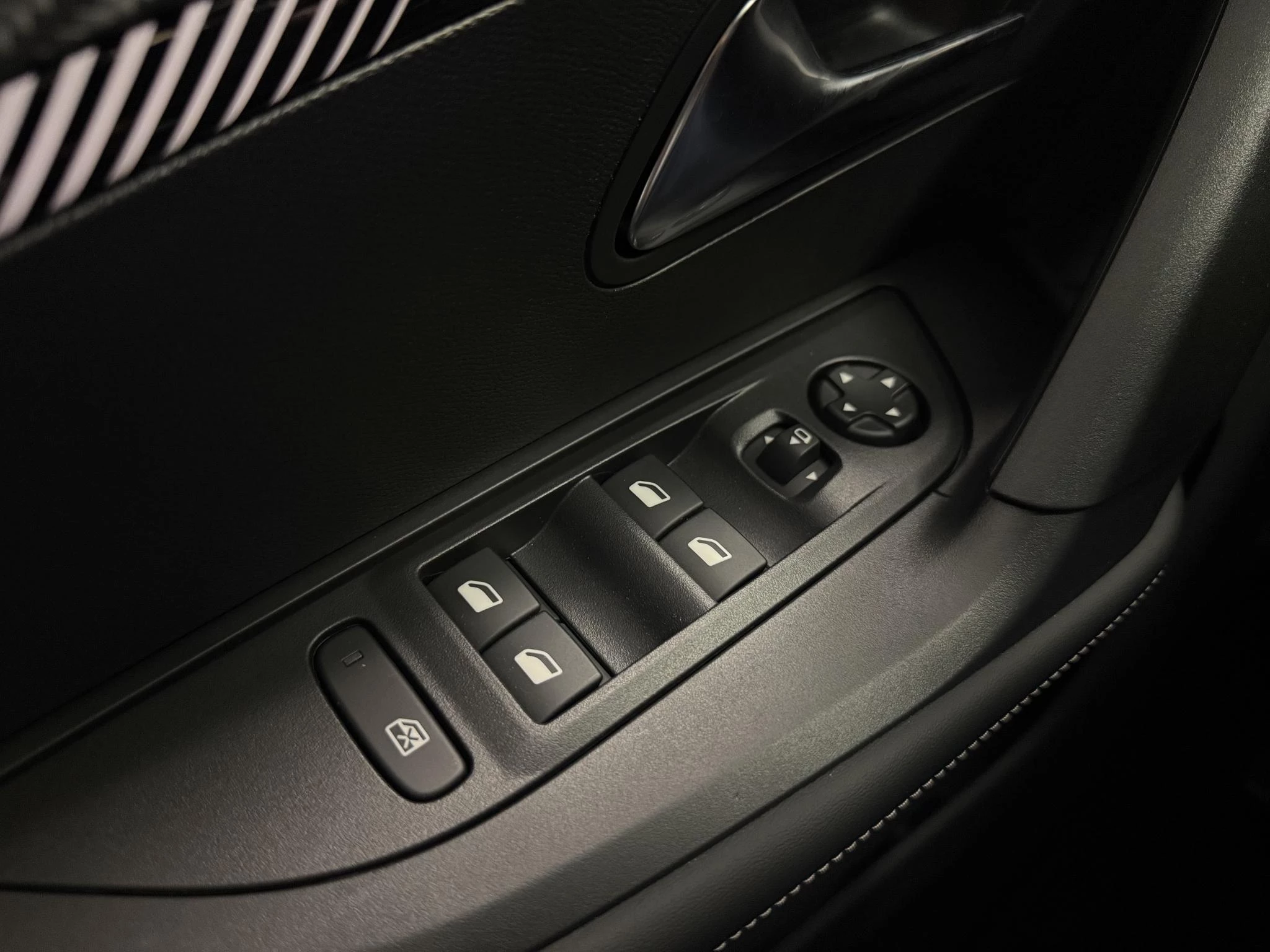 Peugeot 2008 1.2 Hybrid 110 Allure