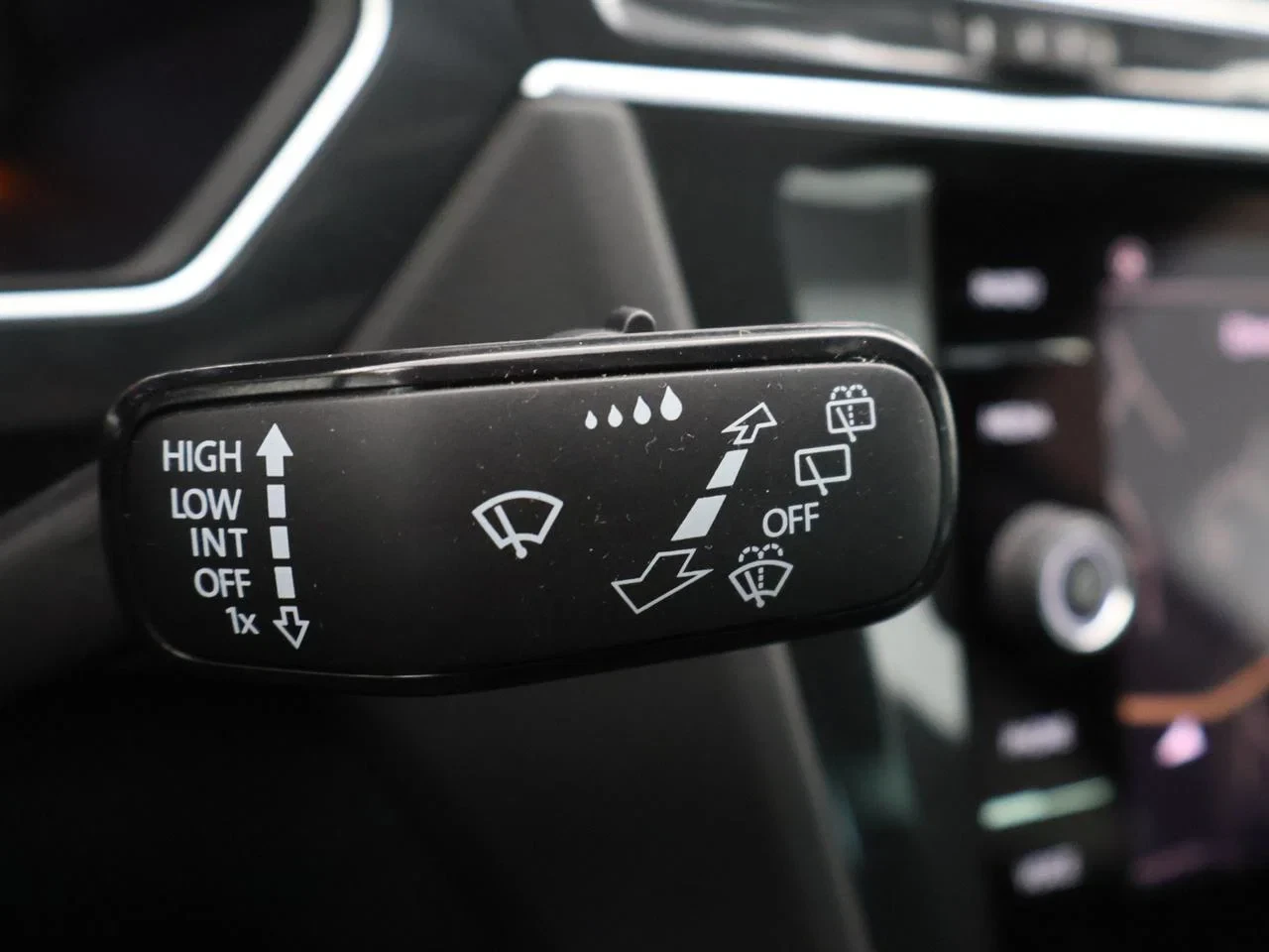 Volkswagen-Tiguan-image-13