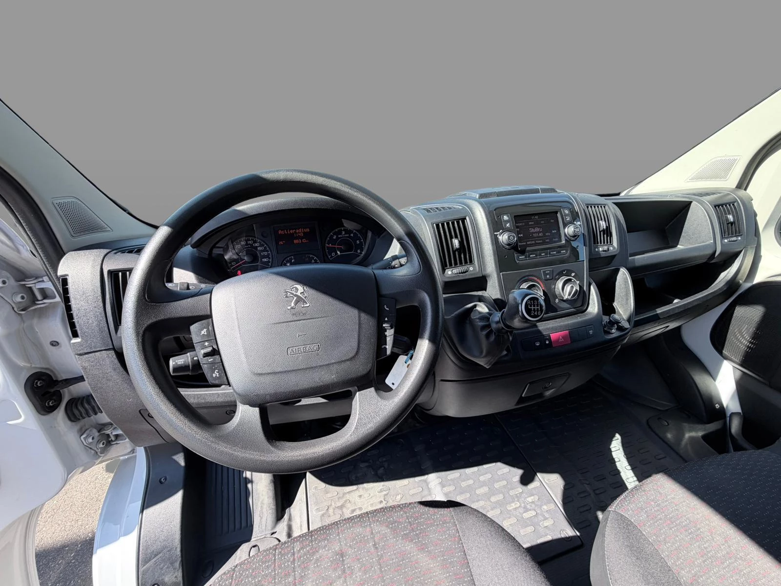 Peugeot Boxer 330 2.2 BlueHDi 140 L2H2 Pro