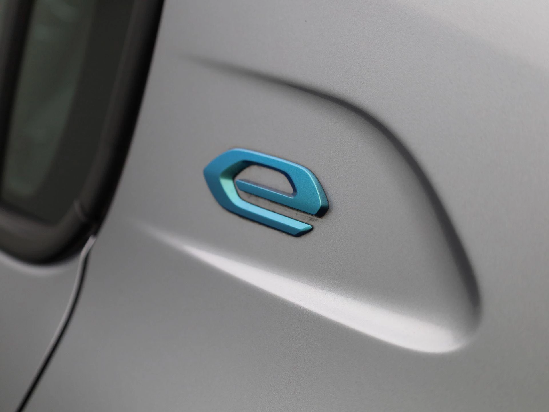 Peugeot-e-208-image-14