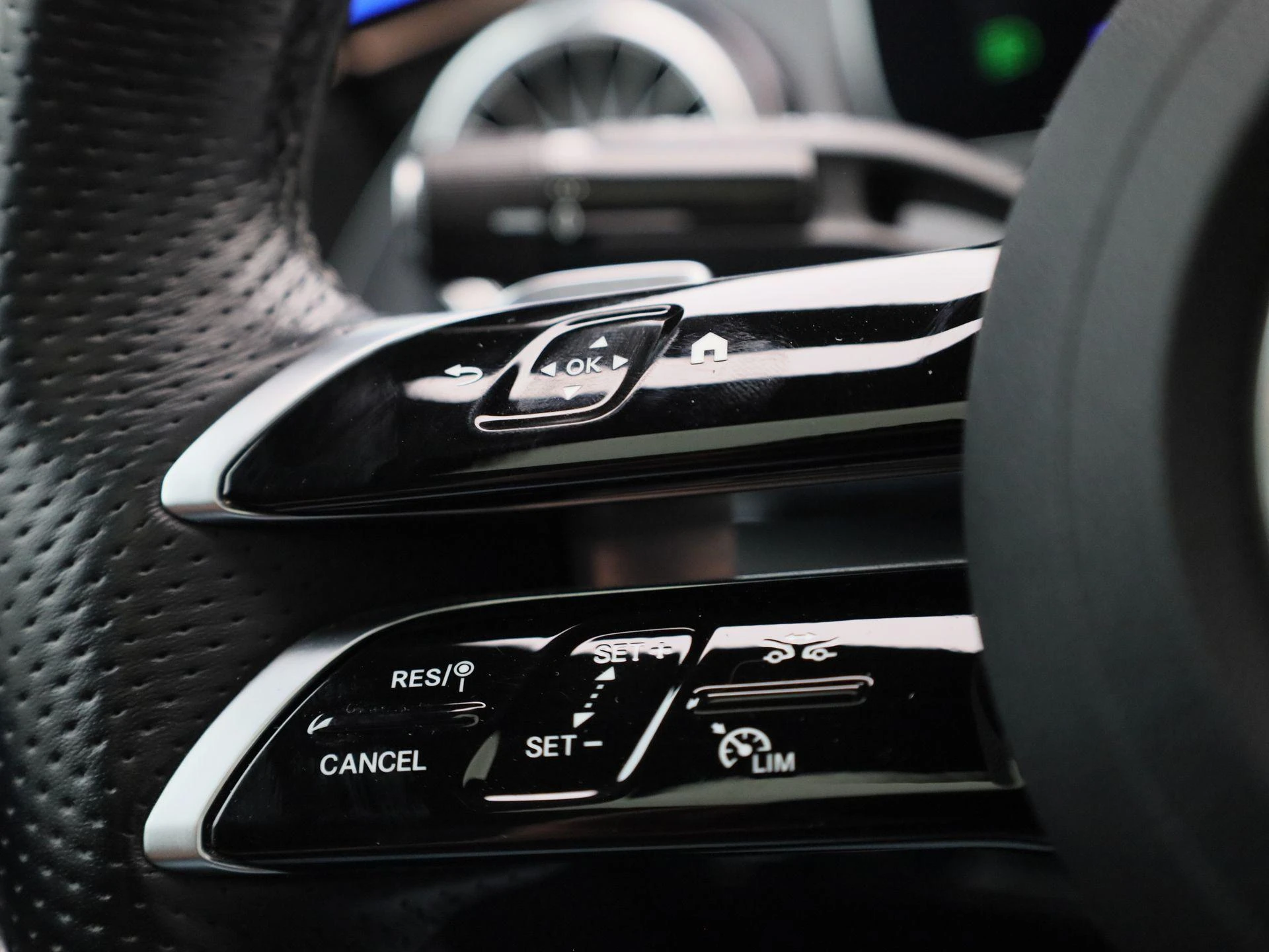 Mercedes-Benz-EQE-image-17