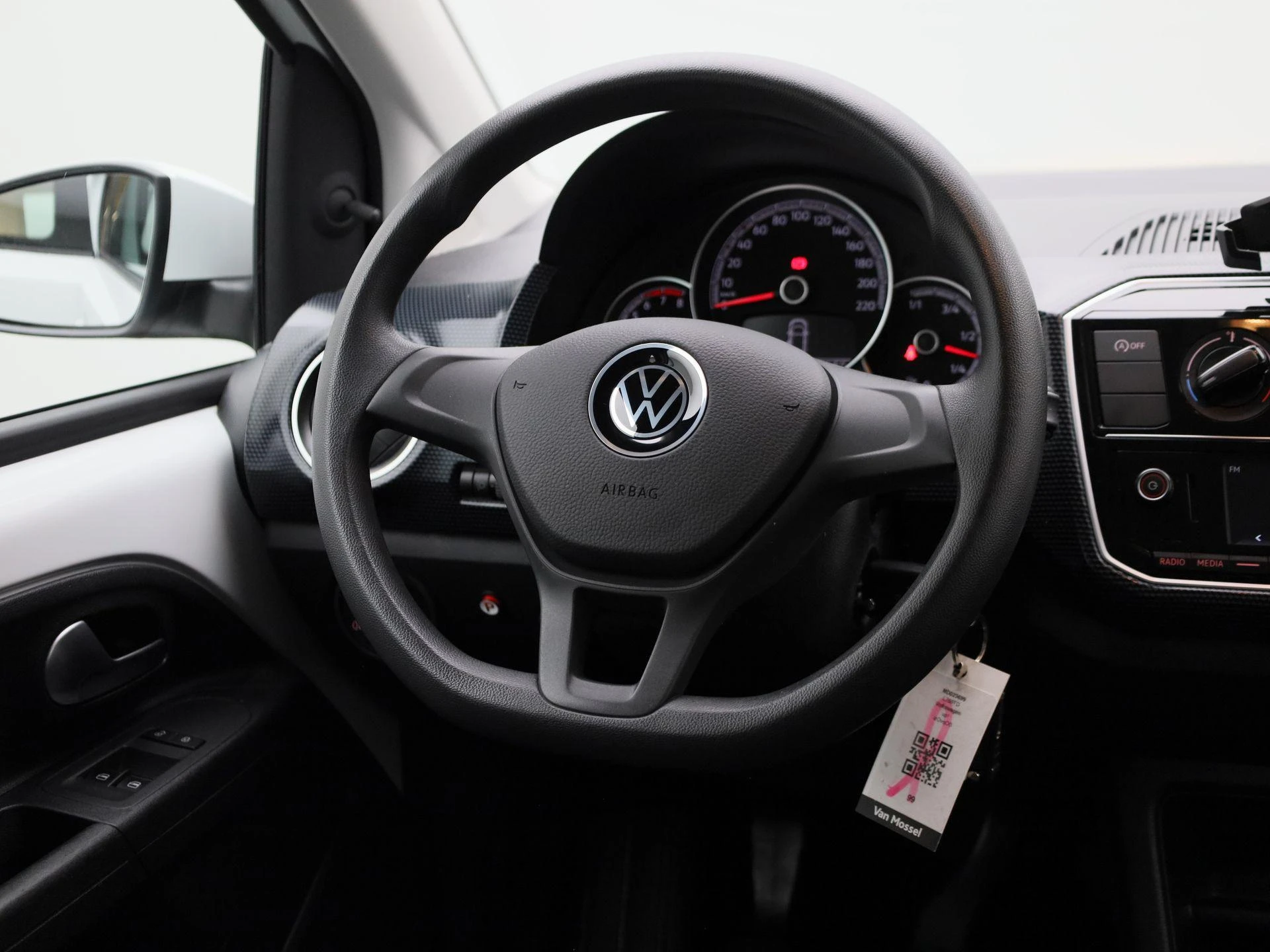 Volkswagen-up!-image-9
