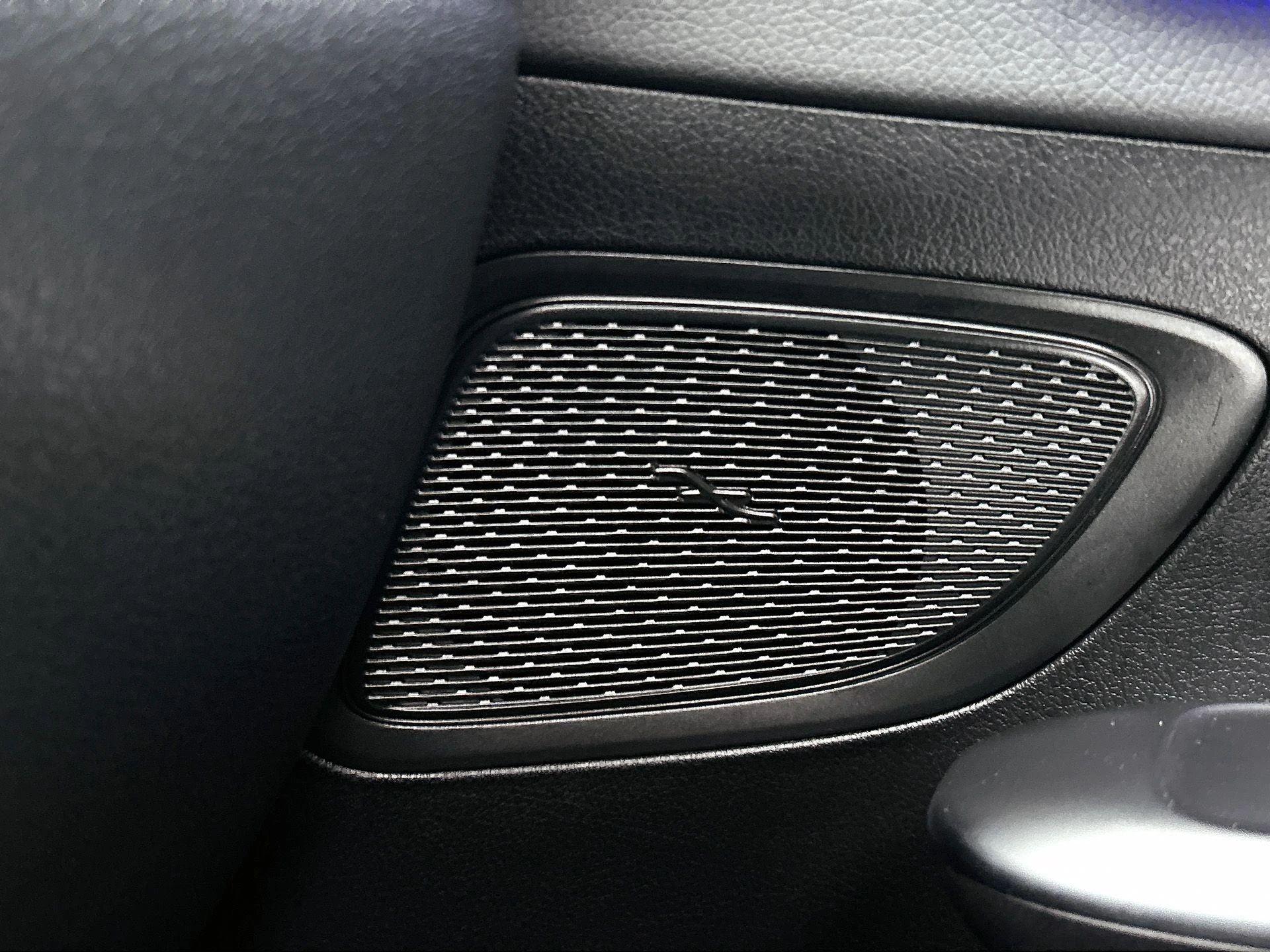 Mercedes-Benz-C-Klasse-image-14