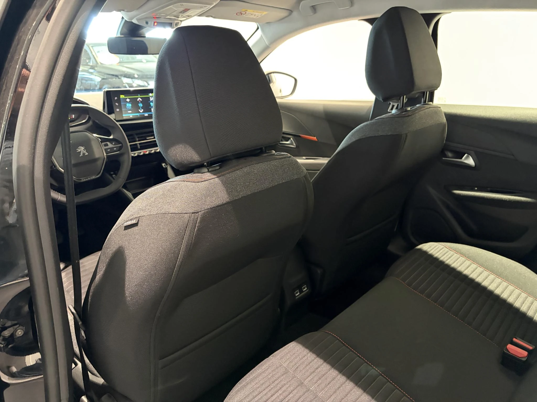 Peugeot-e-208-image-9