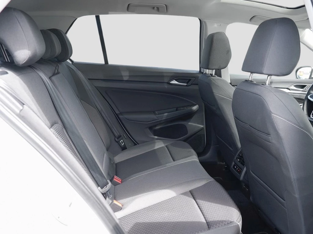 Volkswagen Golf VIII 2.0 TDI DSG ACTIVE /MatrixLED/Pano/ACC