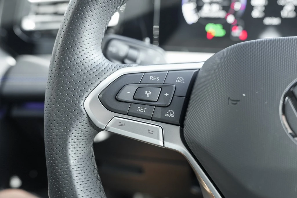 Volkswagen-Tiguan-image-16
