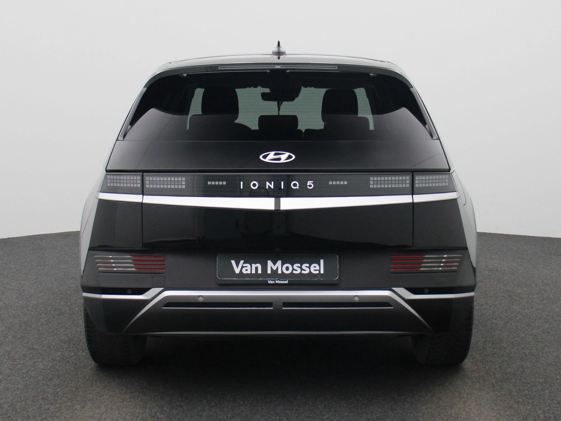 Hyundai-IONIQ 5-image-4