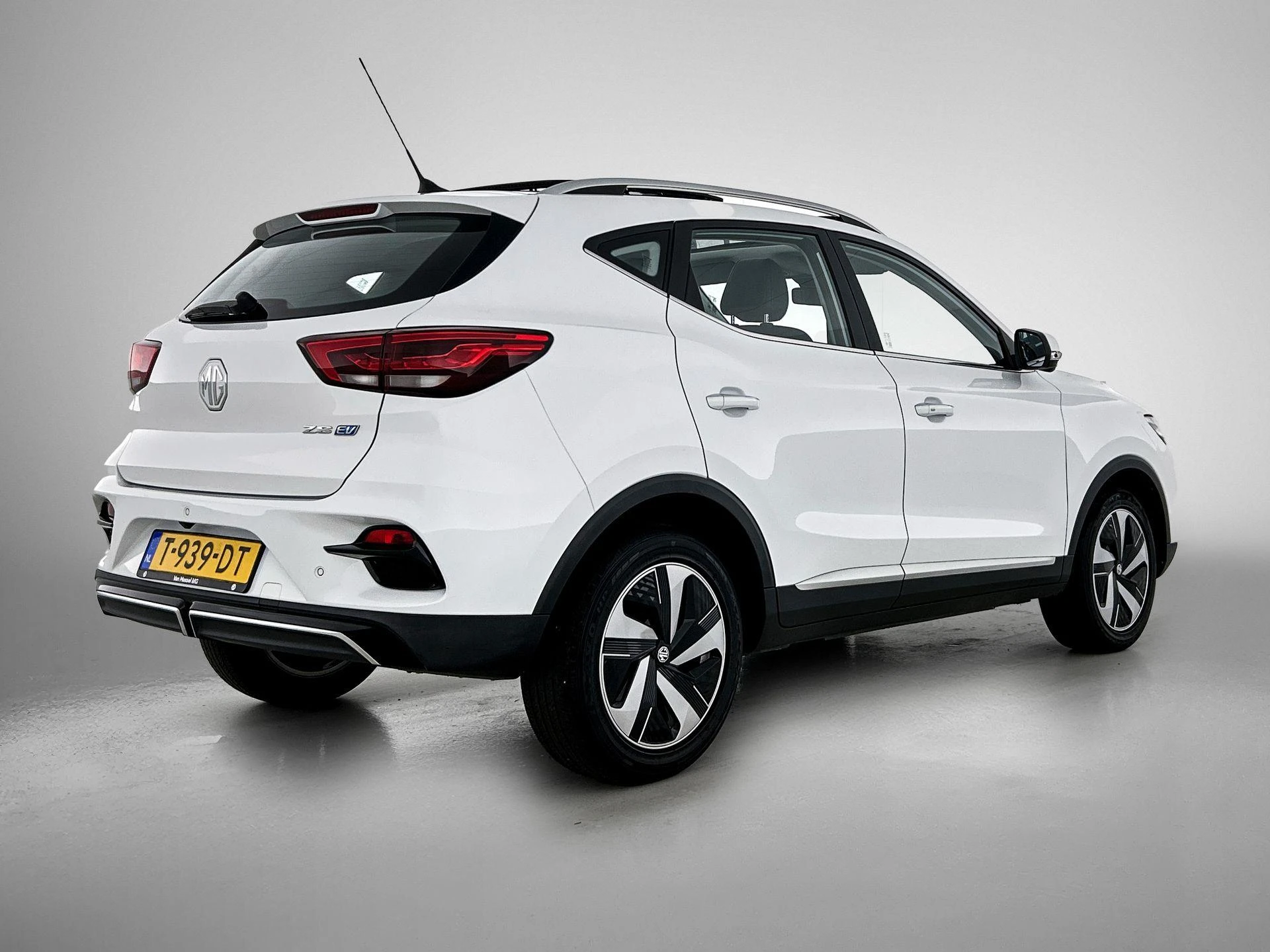 MG-ZS EV-image-3
