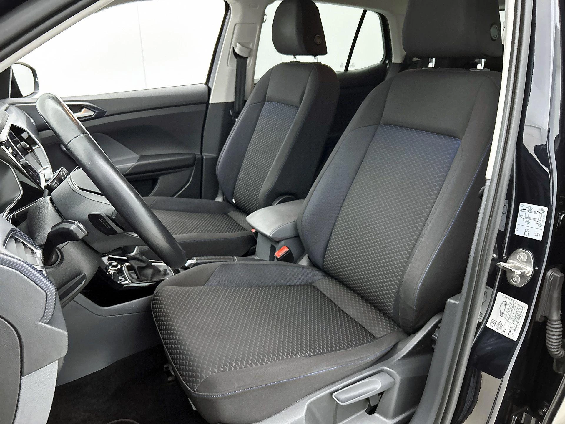 Volkswagen-T-Cross-image-36