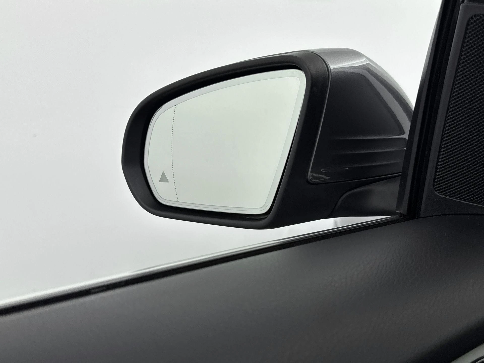Mercedes-Benz-GLC-image-17