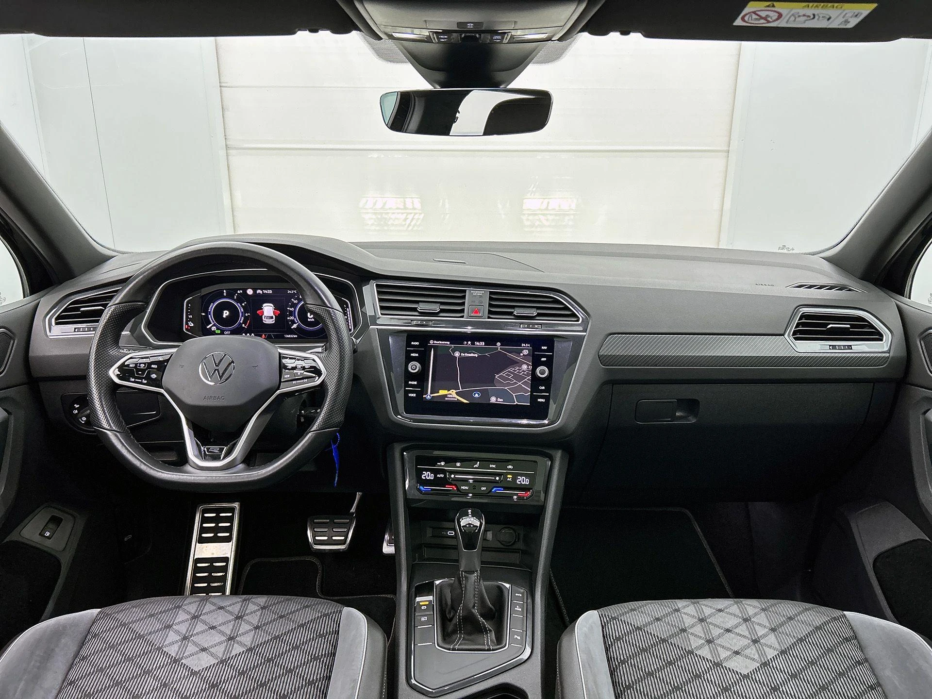 Volkswagen-Tiguan-image-23