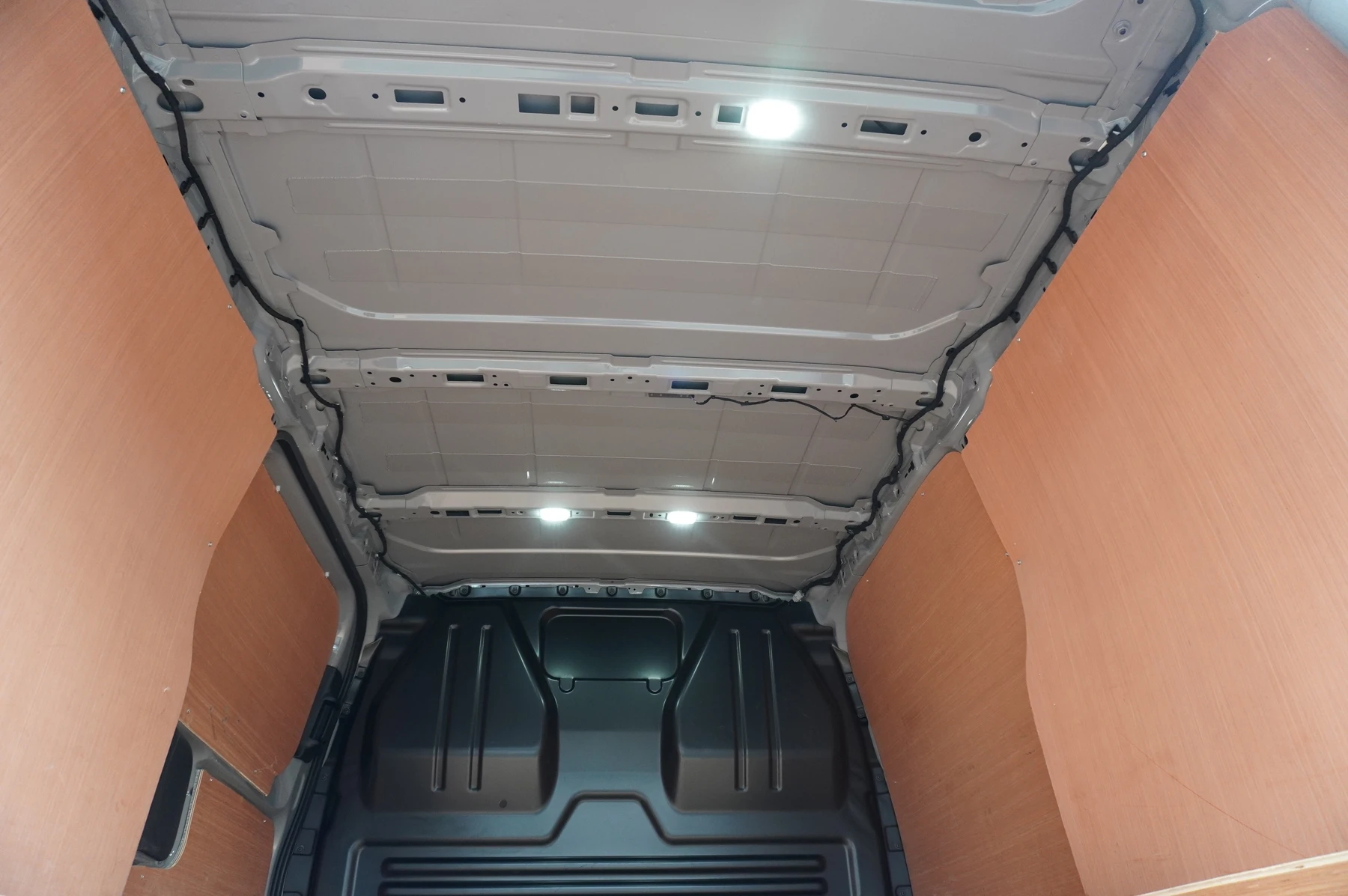 Volkswagen-Transporter-image-14