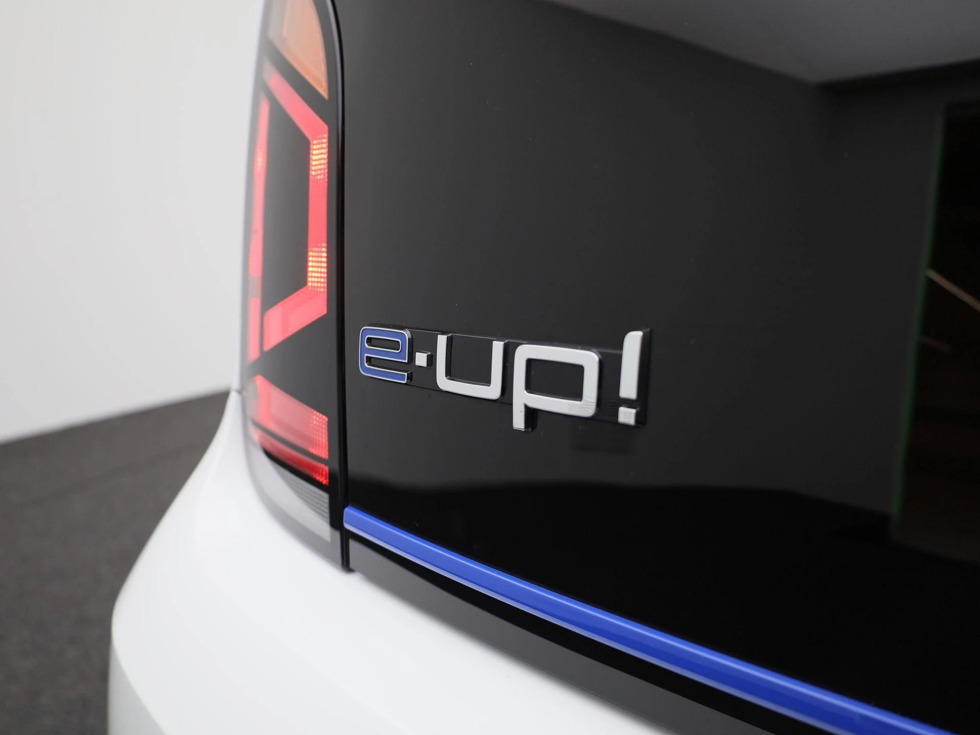Volkswagen-e-up!-image-22