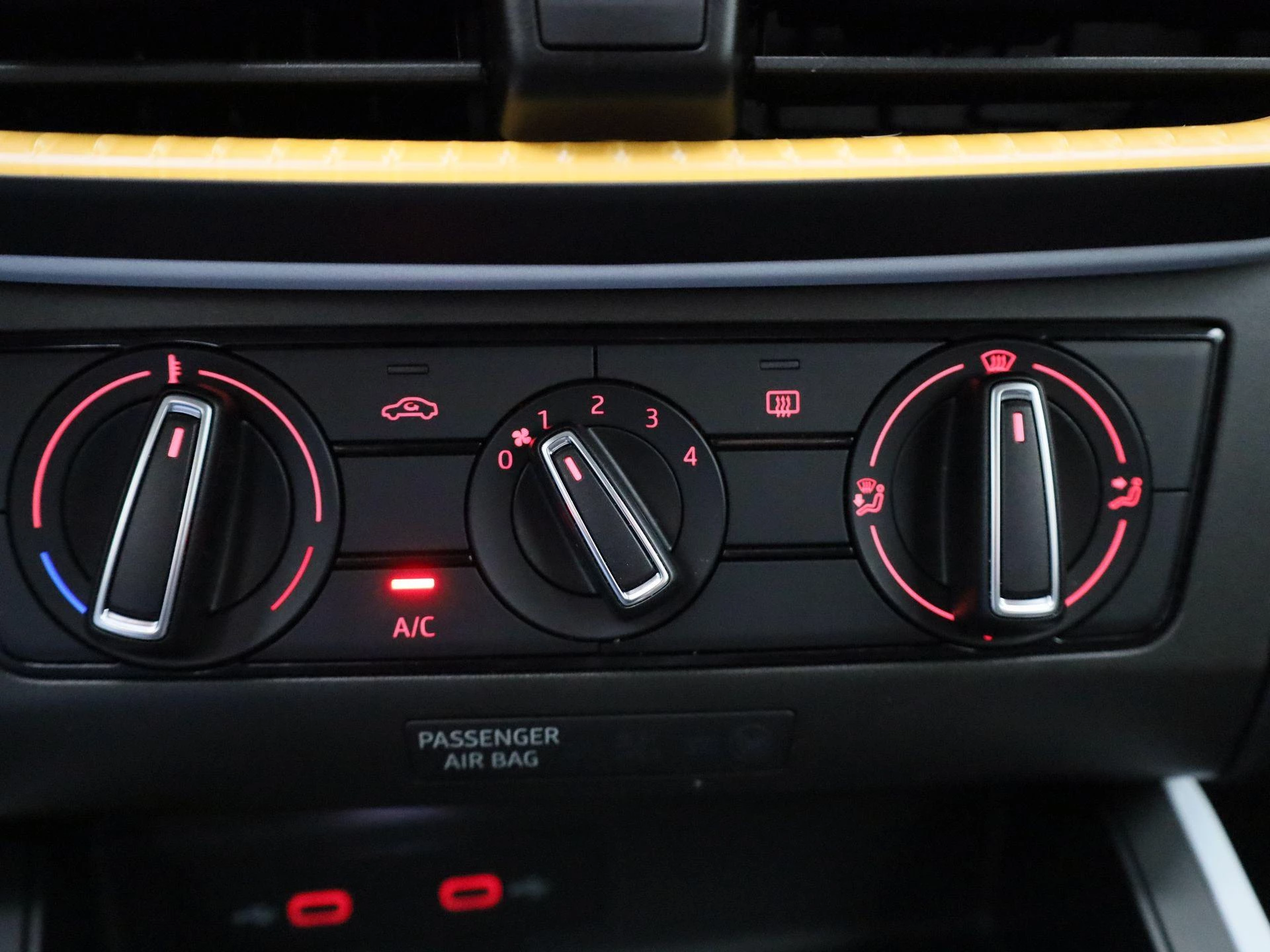 SEAT-Arona-image-19
