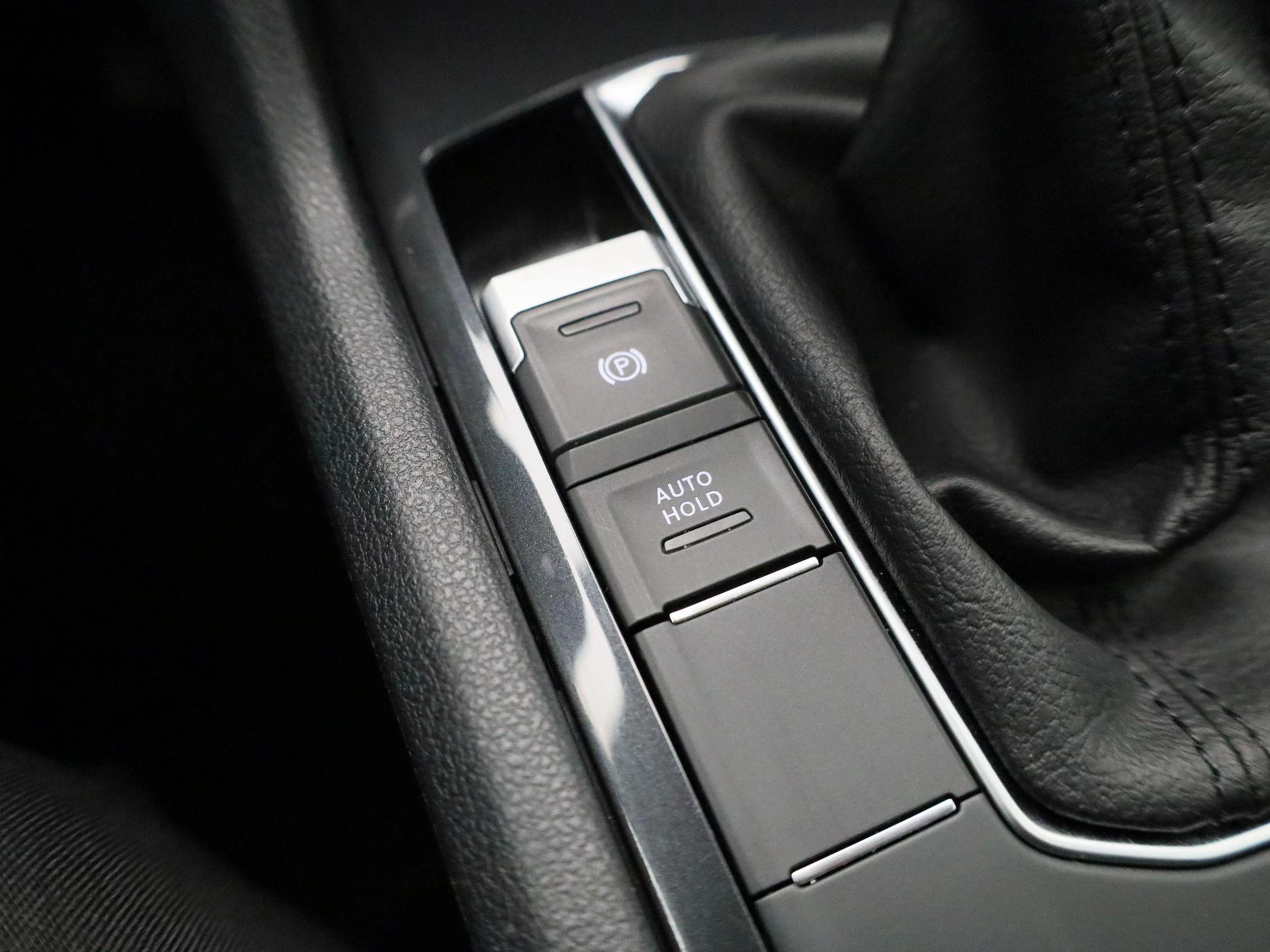 Volkswagen-Tiguan-image-23