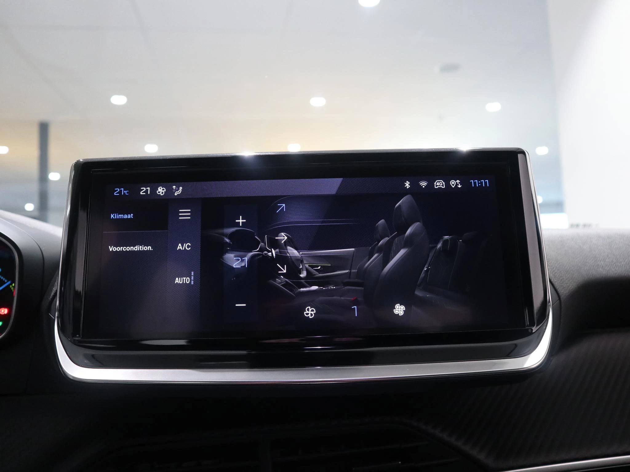 Peugeot-e-2008-image-17