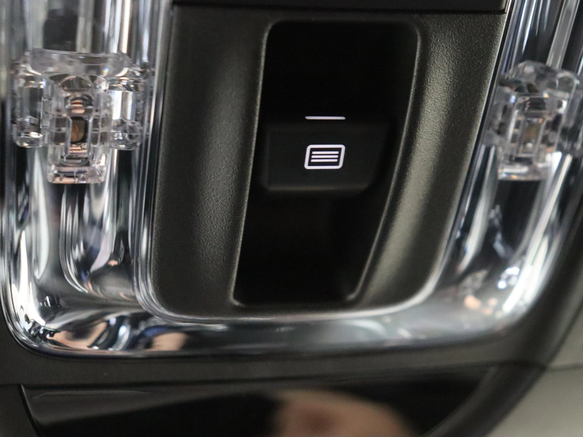 Mercedes-Benz-EQA-image-24