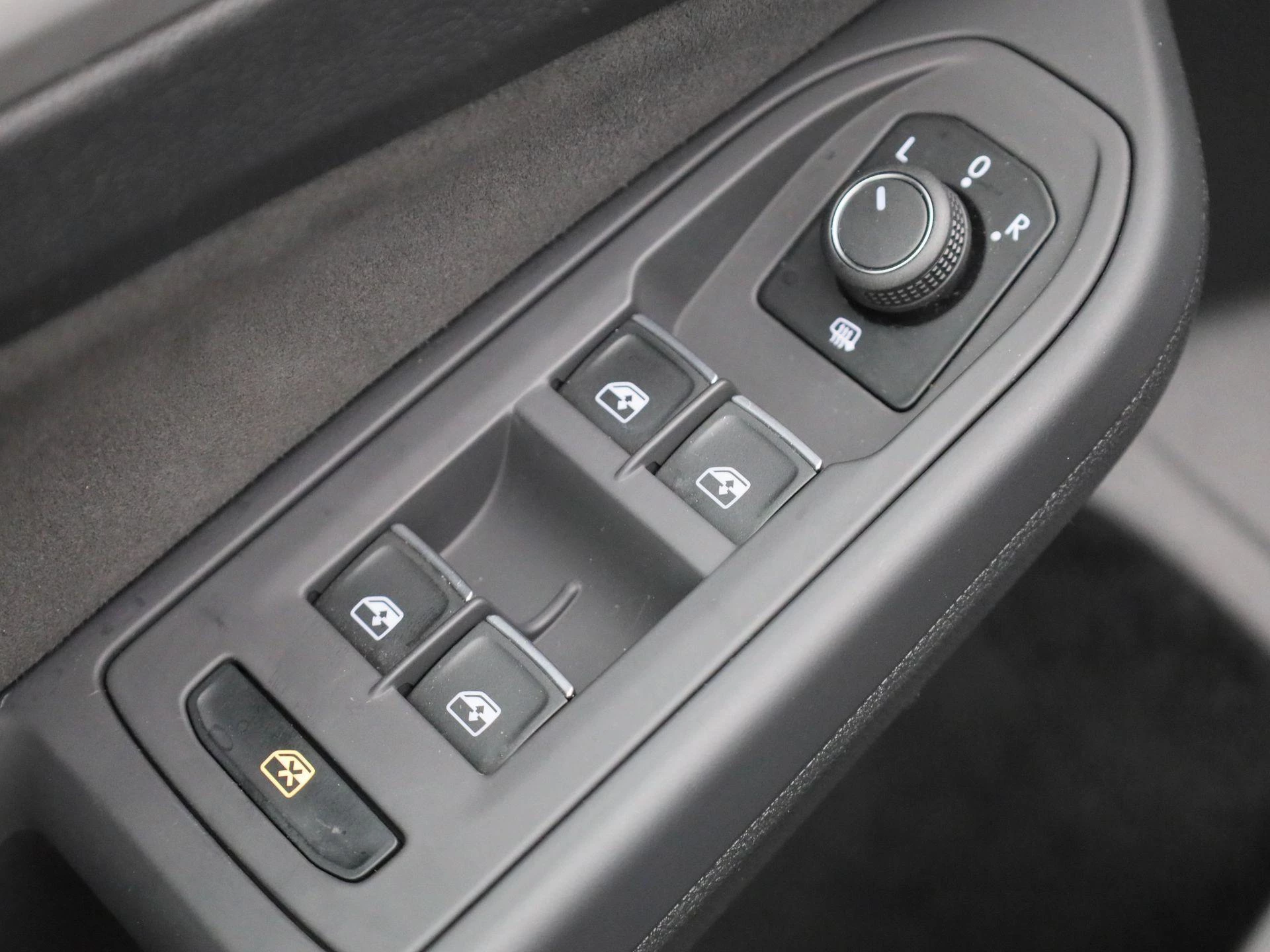 Volkswagen-Golf-image-25