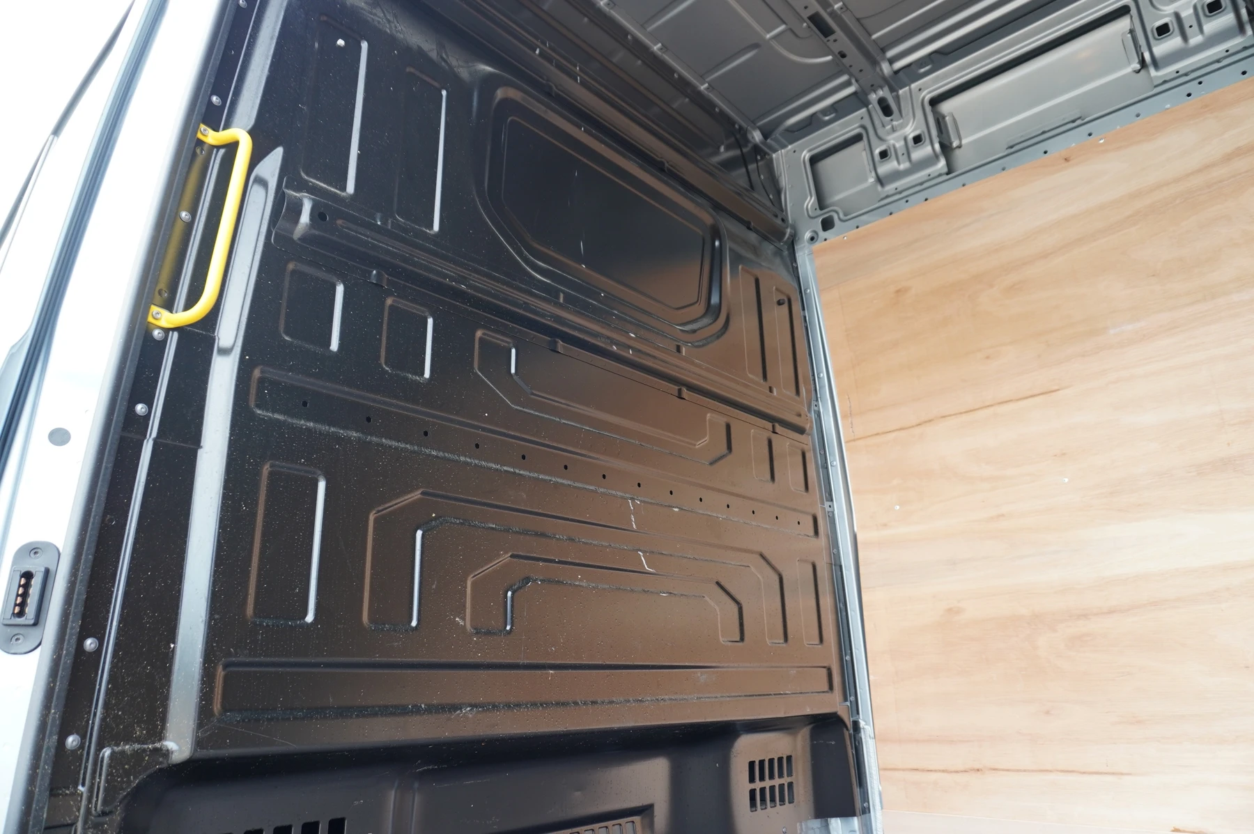 Volkswagen-Crafter-image-10