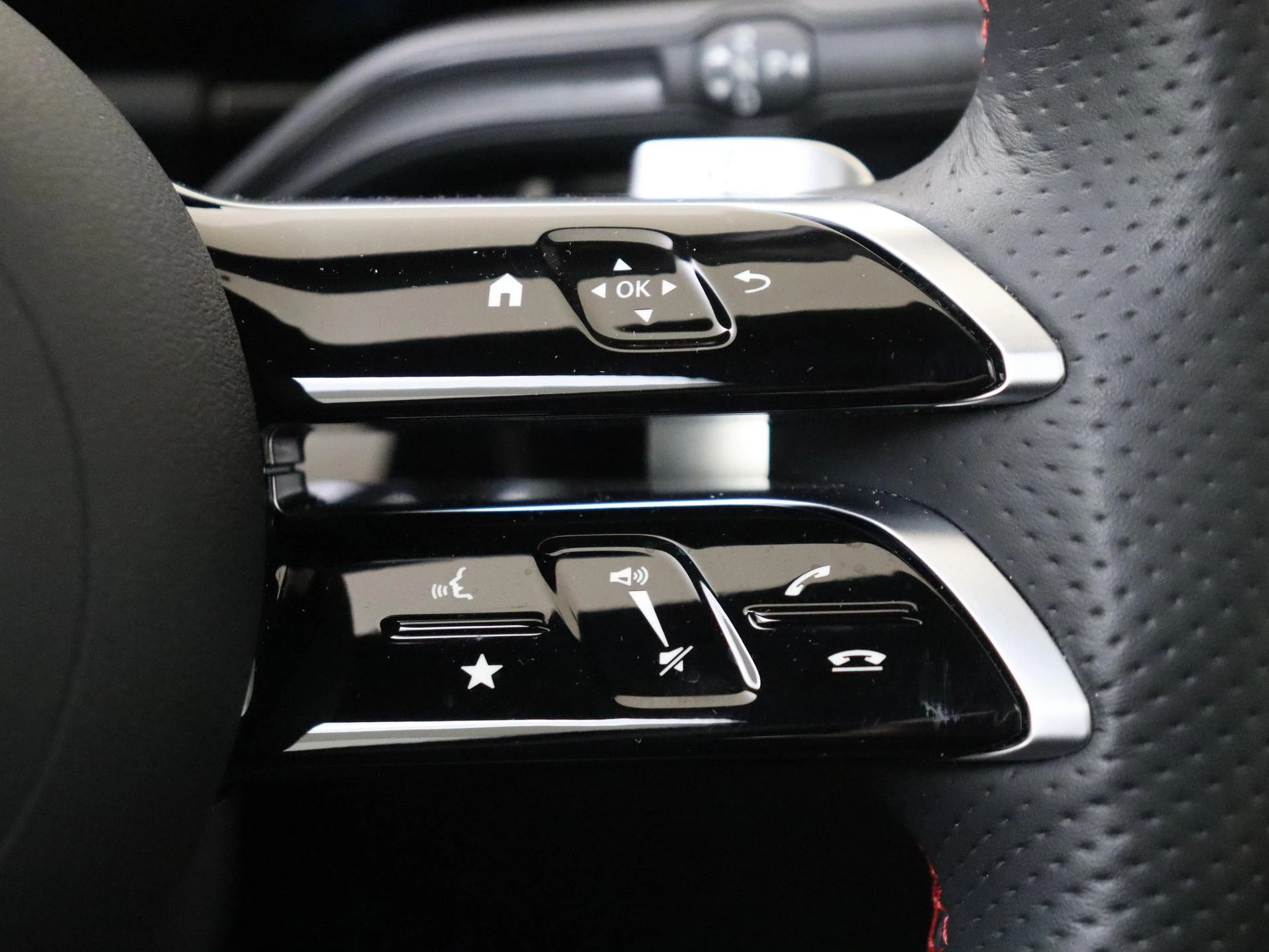 Mercedes-Benz-GLA-image-13