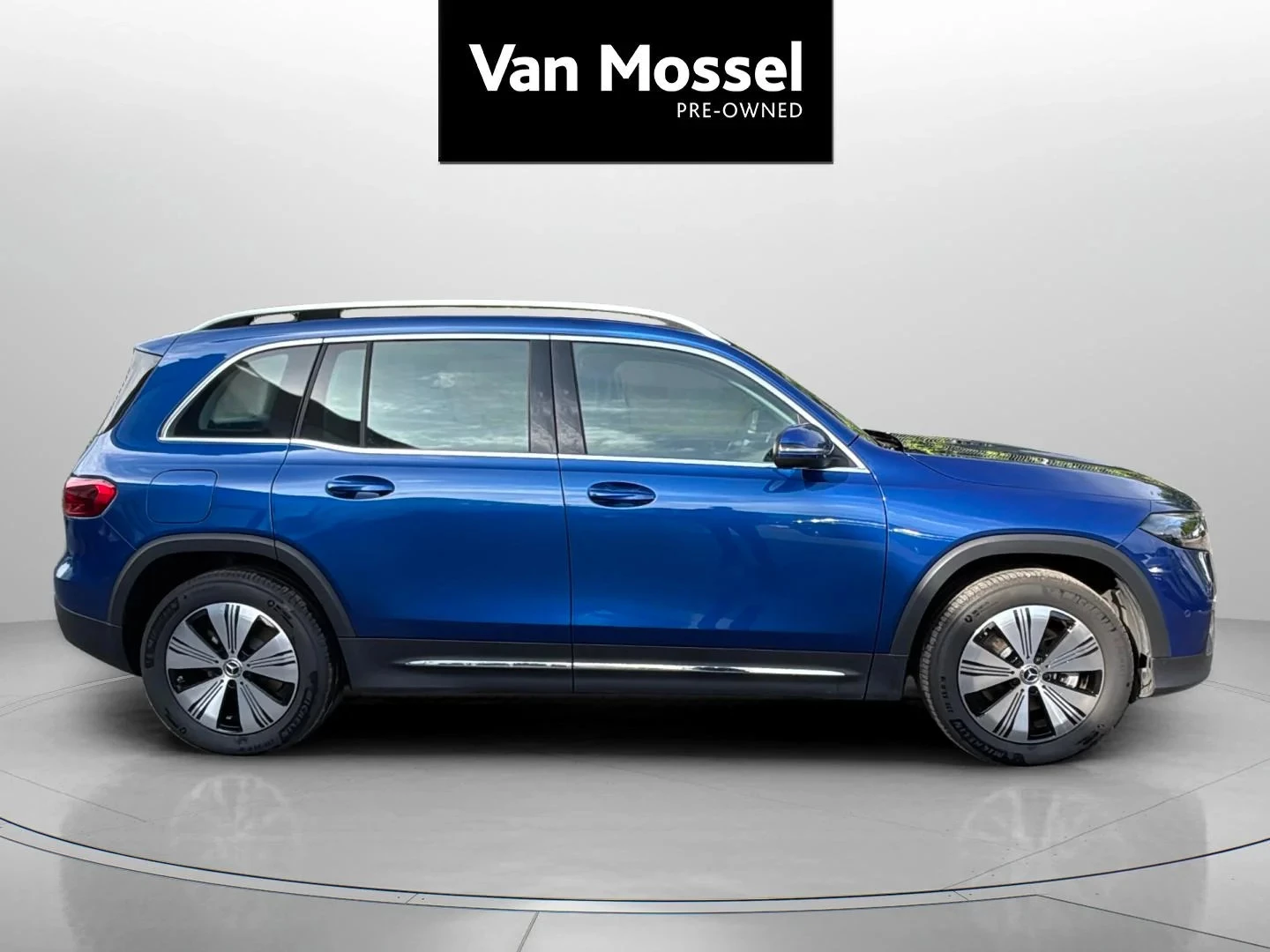 Mercedes-Benz-EQB-image-5