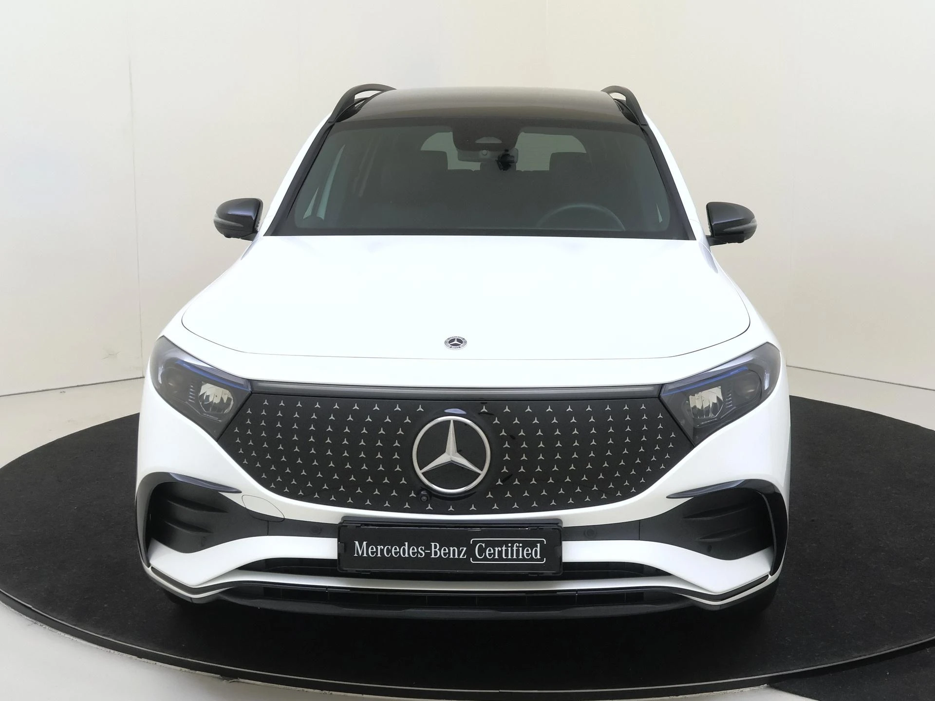Mercedes-Benz-EQB-image-4