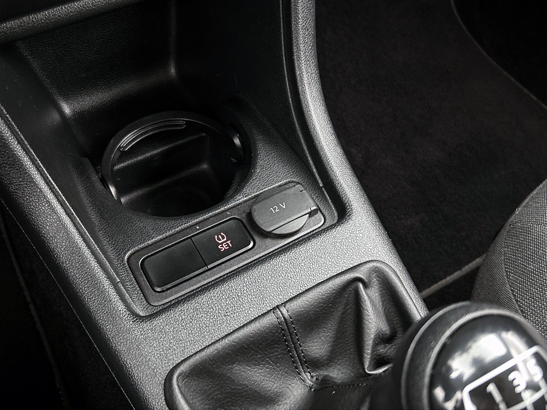 Volkswagen-up!-image-24