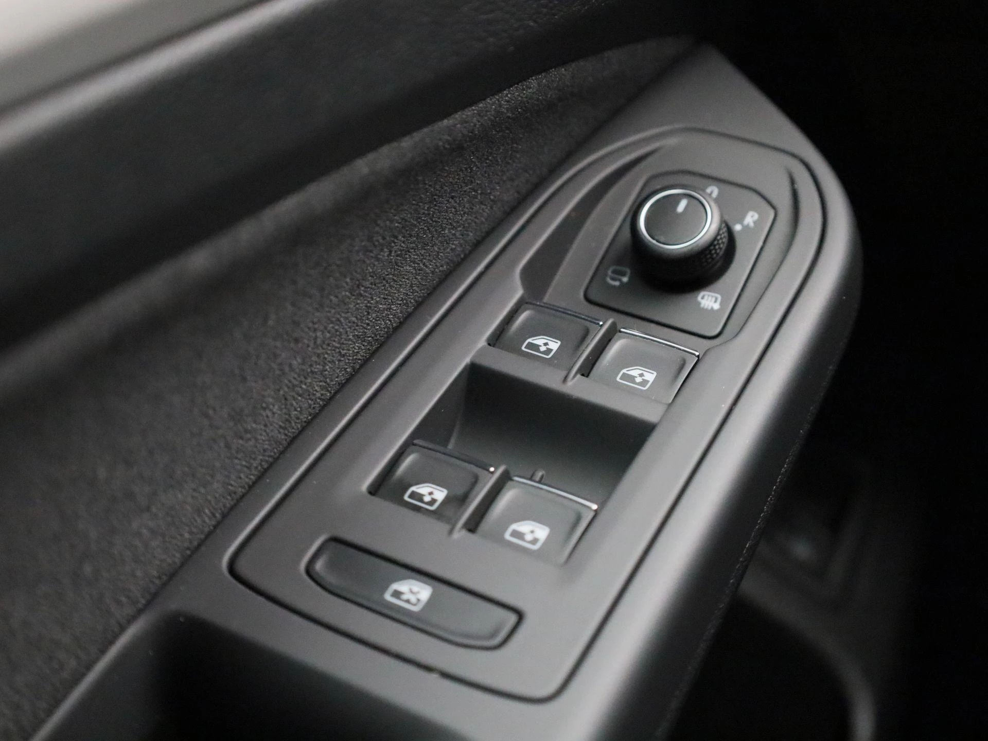 Volkswagen-Golf-image-31