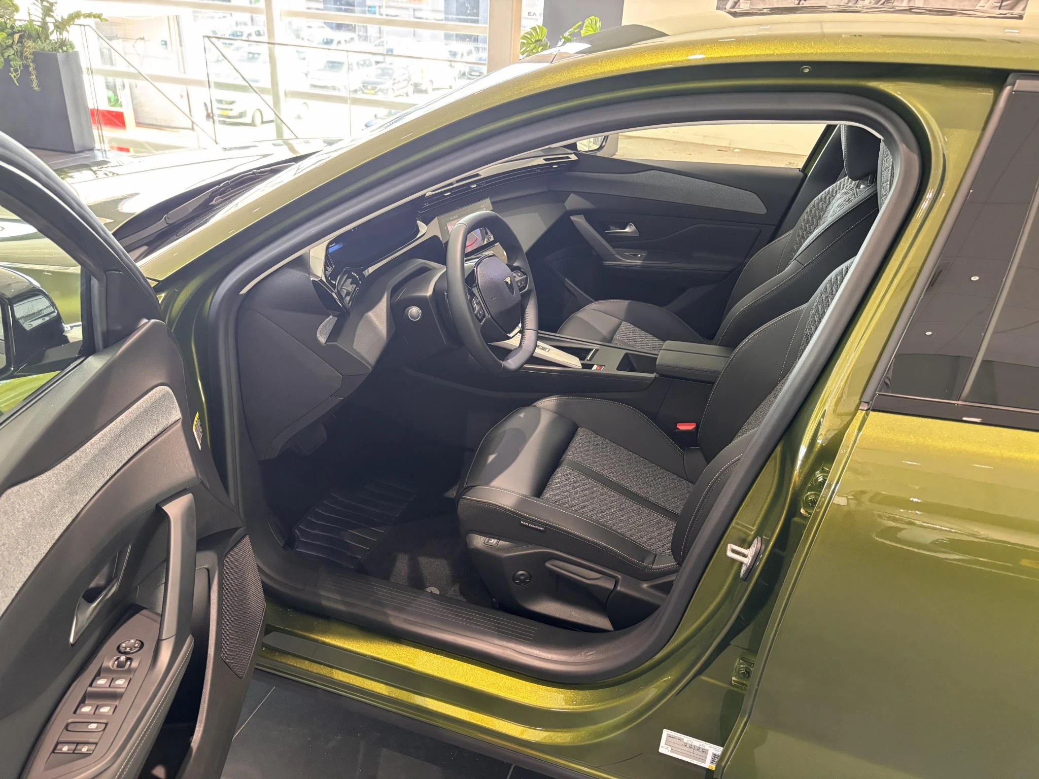 Peugeot 408 1.2 Allure Hybrid 145