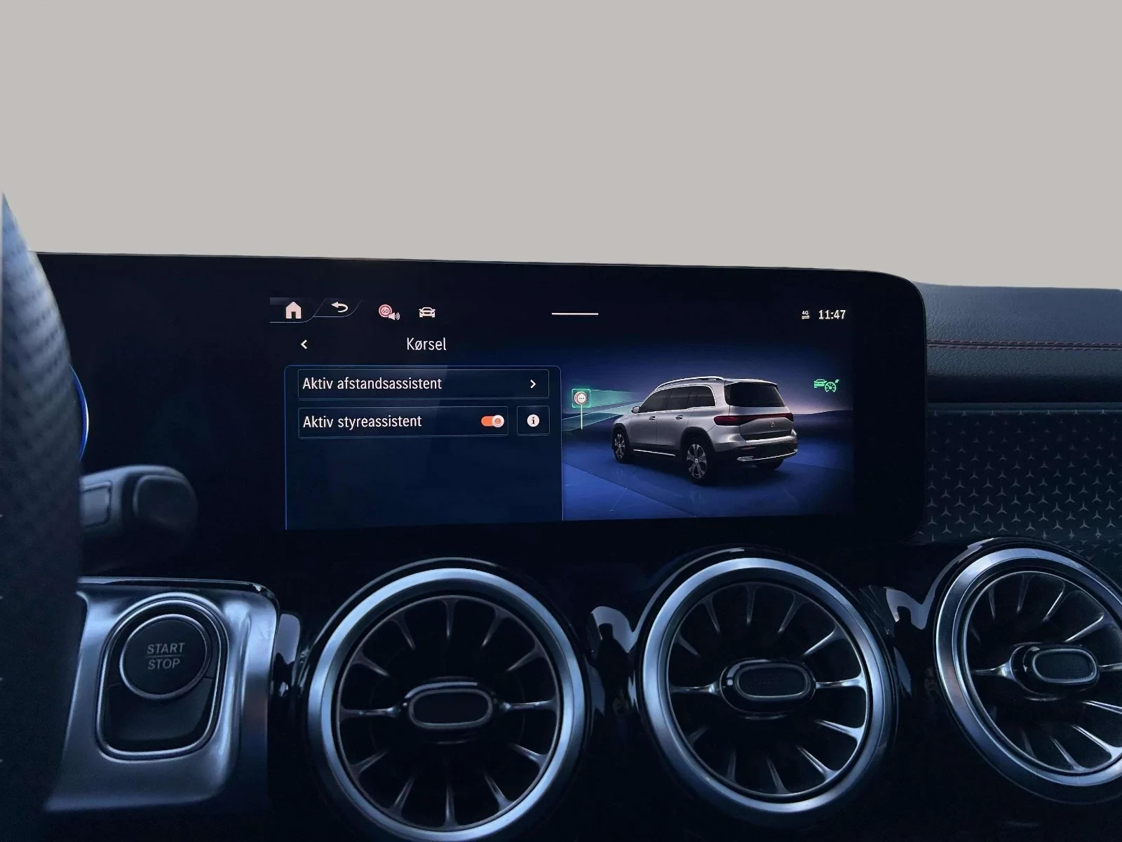 Mercedes-Benz-EQB-image-19