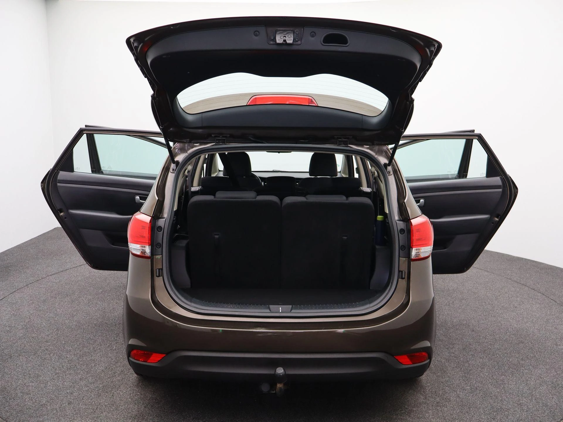 Kia Carens 1.6 GDi First Edition
