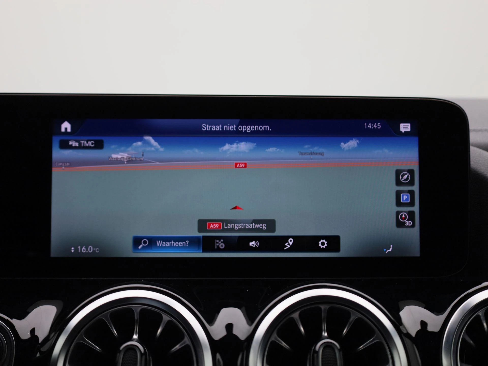 Mercedes-Benz-GLA-image-15