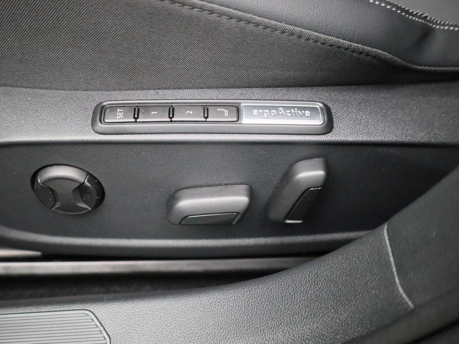Volkswagen-Golf-image-34