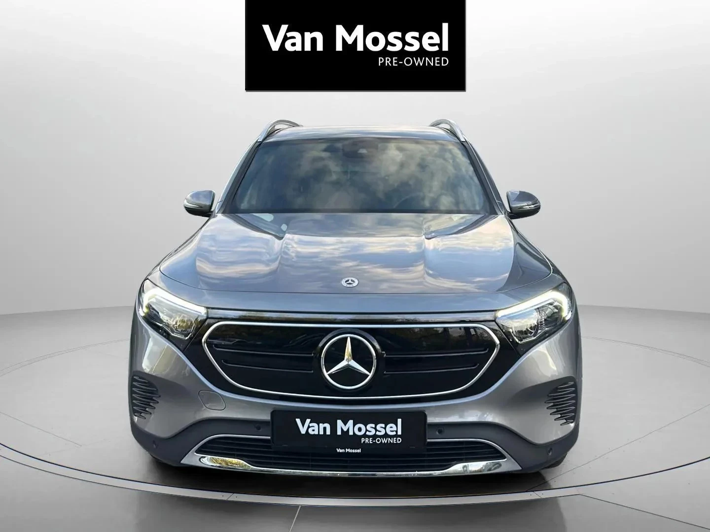 Mercedes-Benz-EQB-image-1