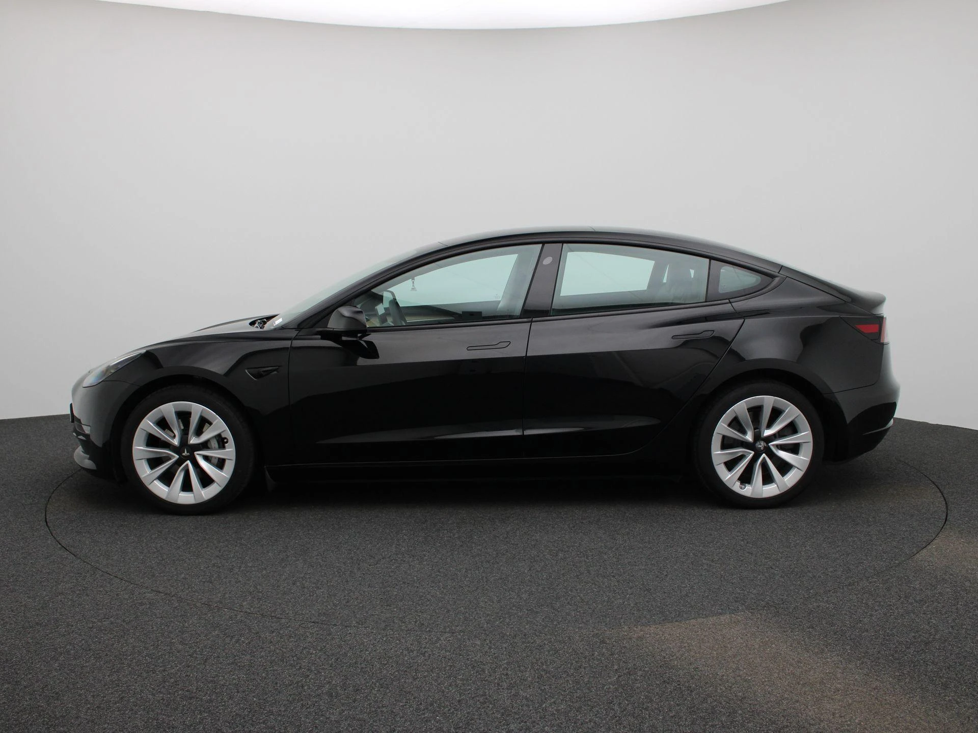 Tesla-Model 3-image-3