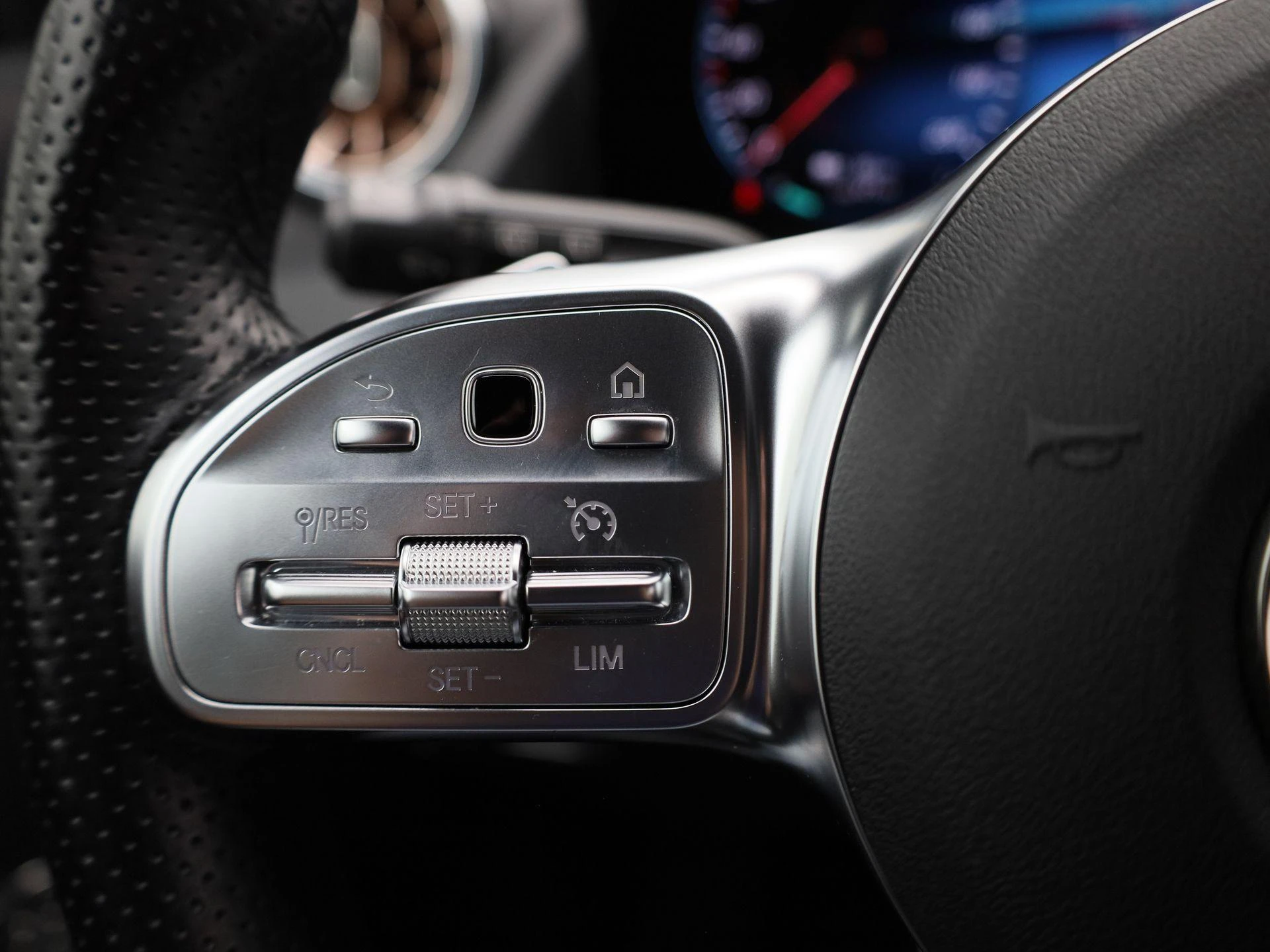 Mercedes-Benz-EQA-image-18