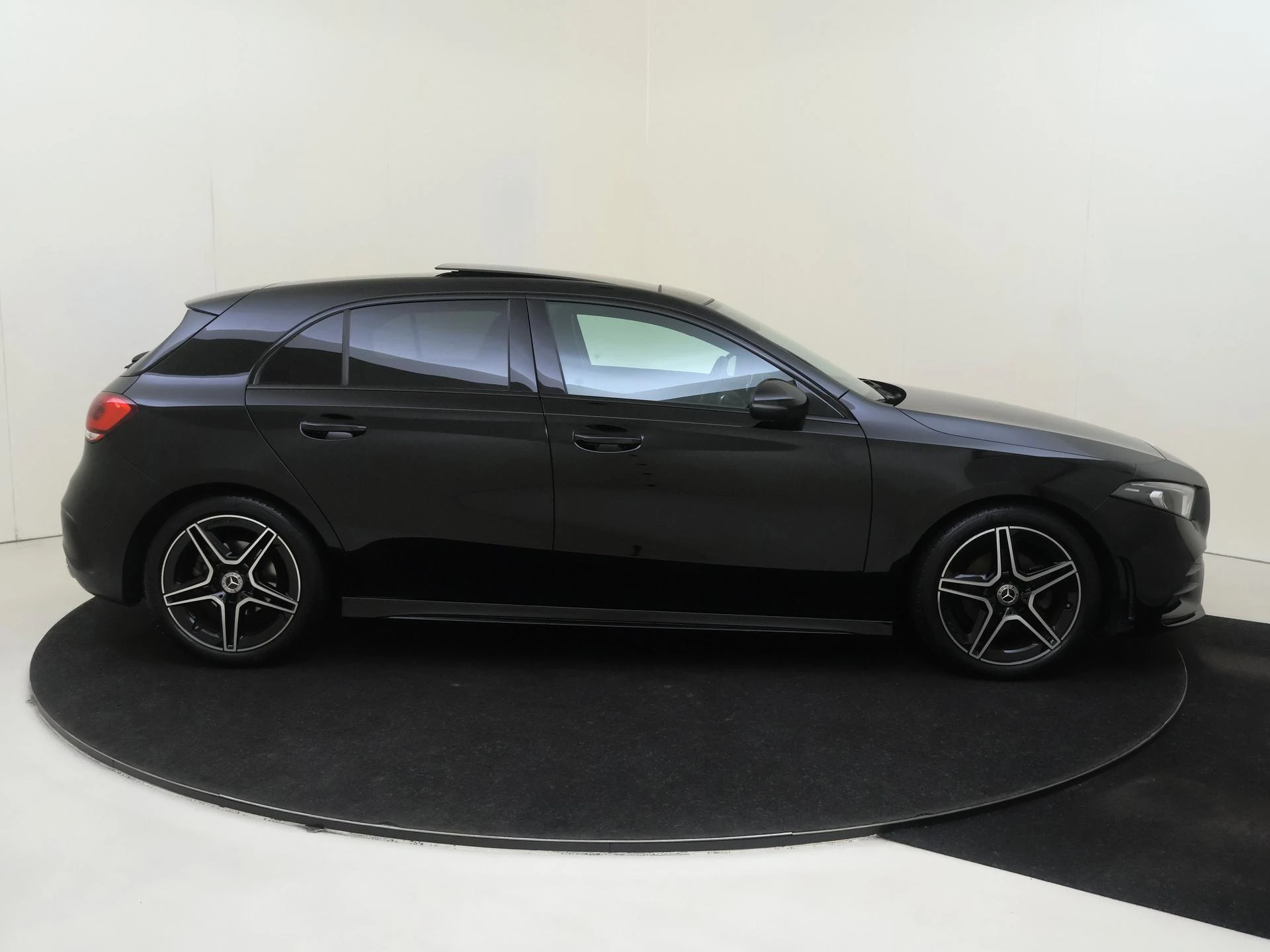 Mercedes-Benz-A-Klasse-image-8